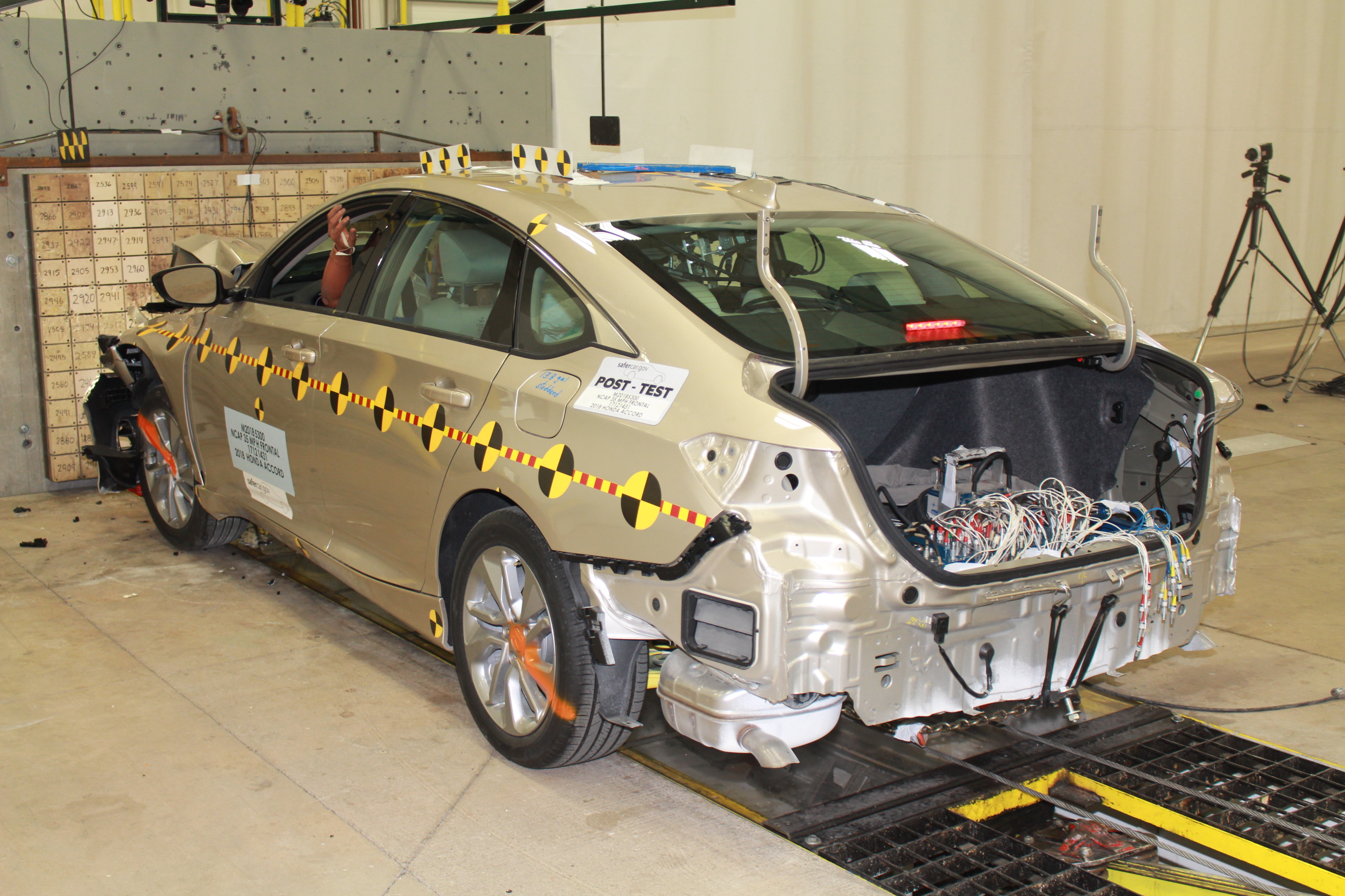 2018 HONDA ACCORD crash image 17