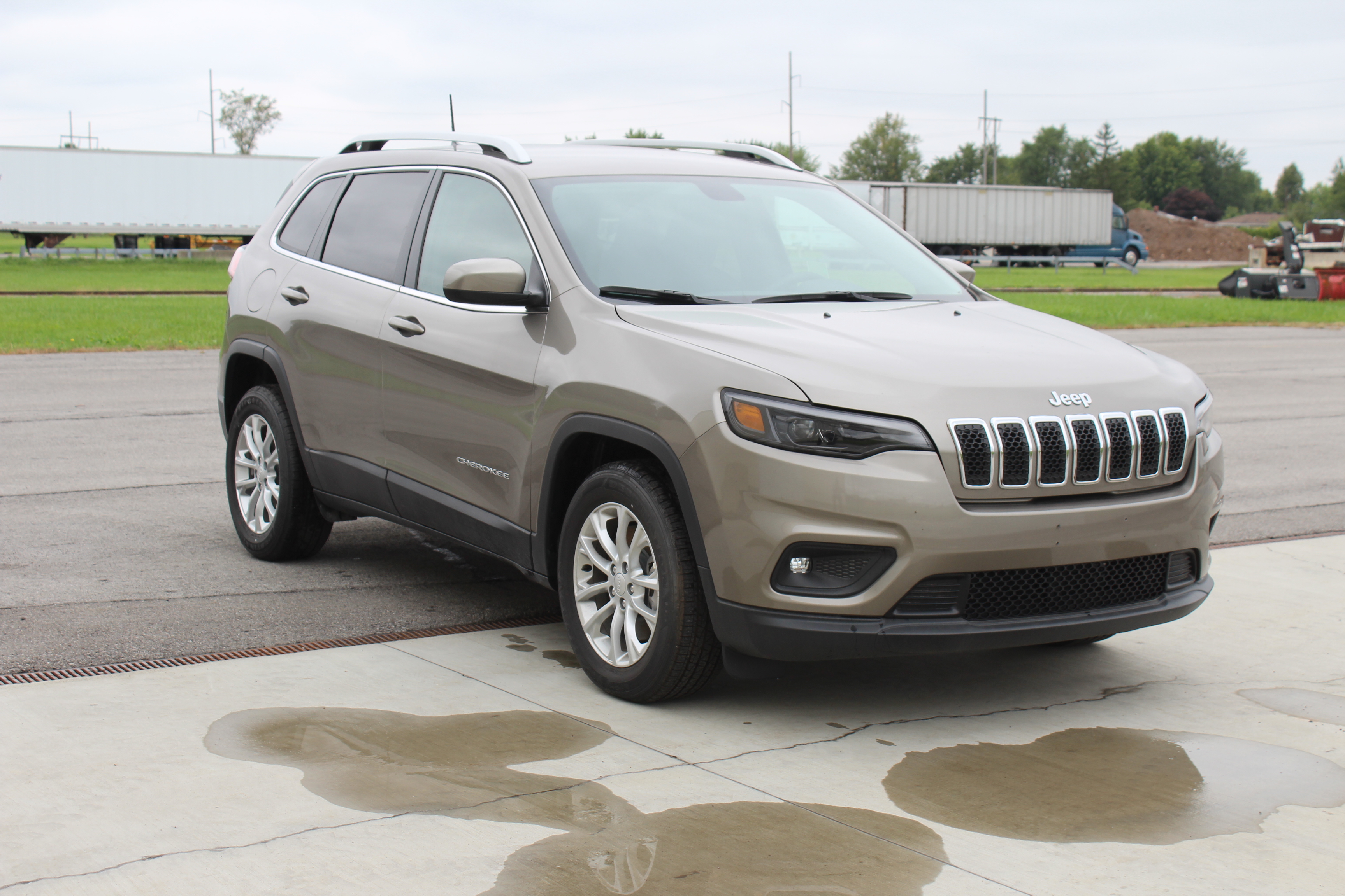 2019 JEEP CHEROKEE crash-test photo