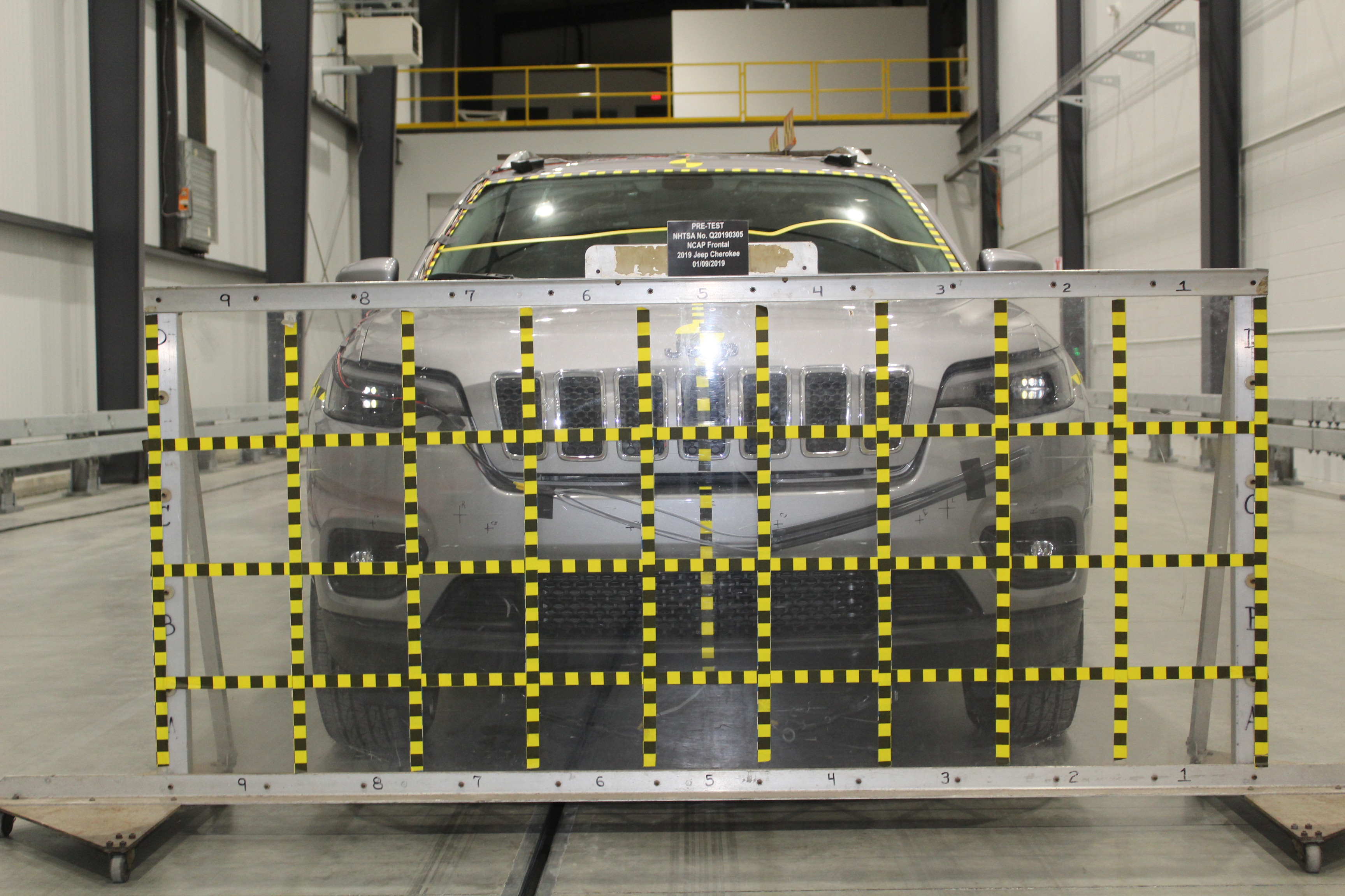 2019 JEEP CHEROKEE crash-test photo