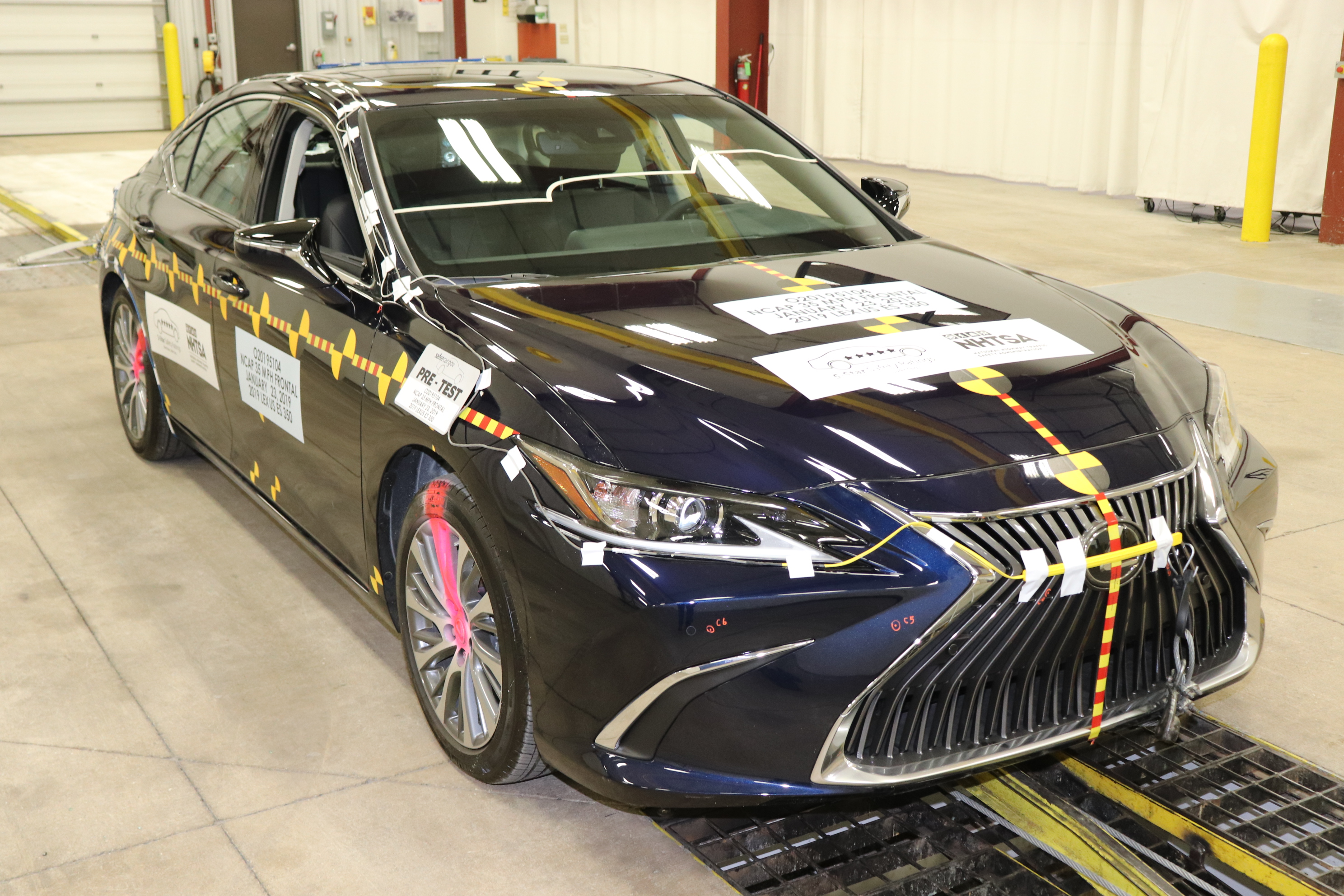 2019 LEXUS ES 350 crash image 15