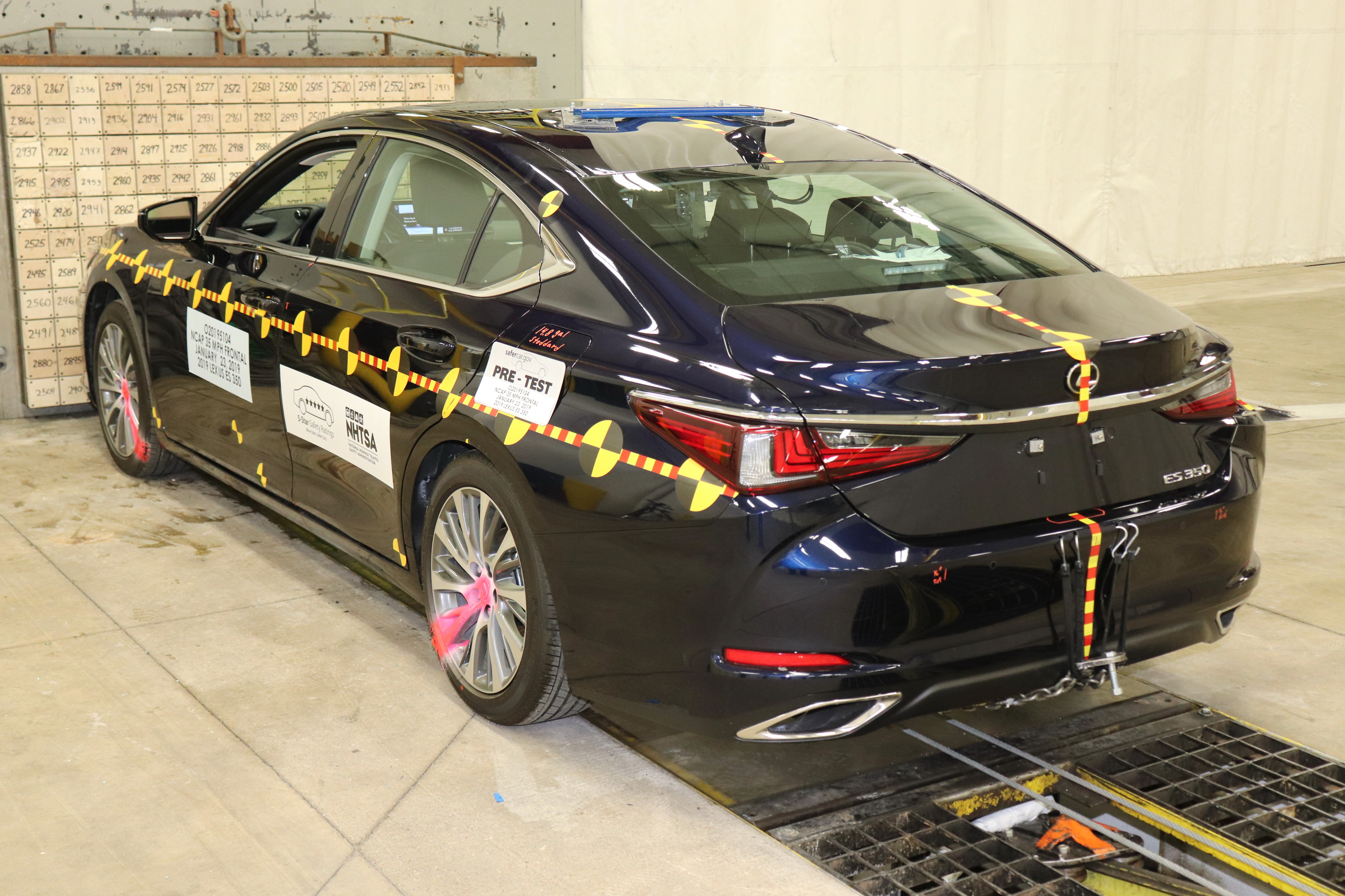 2019 LEXUS ES 350 crash image 17