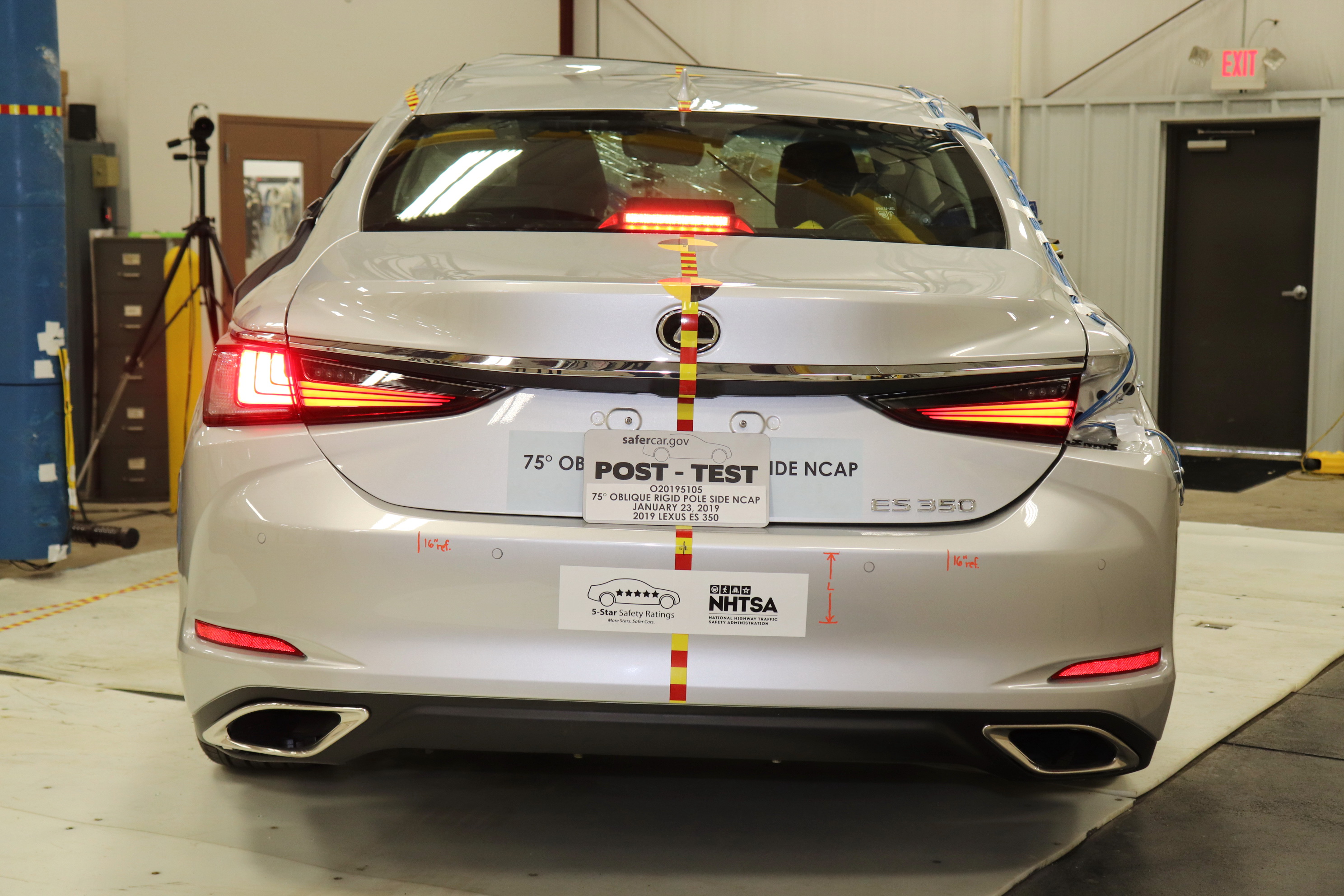 2019 LEXUS ES 350 crash image 12