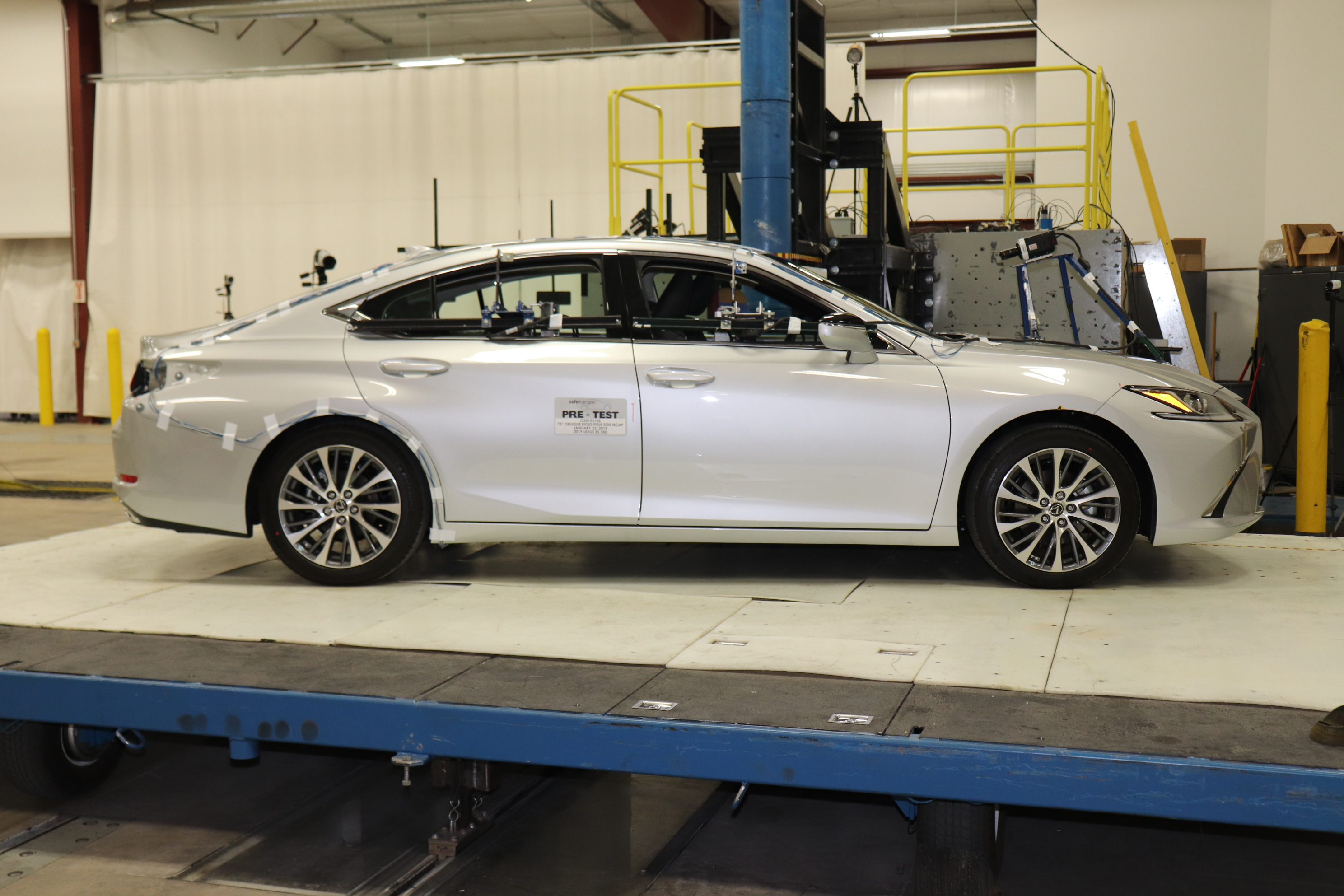 2019 LEXUS ES 350 crash image 13