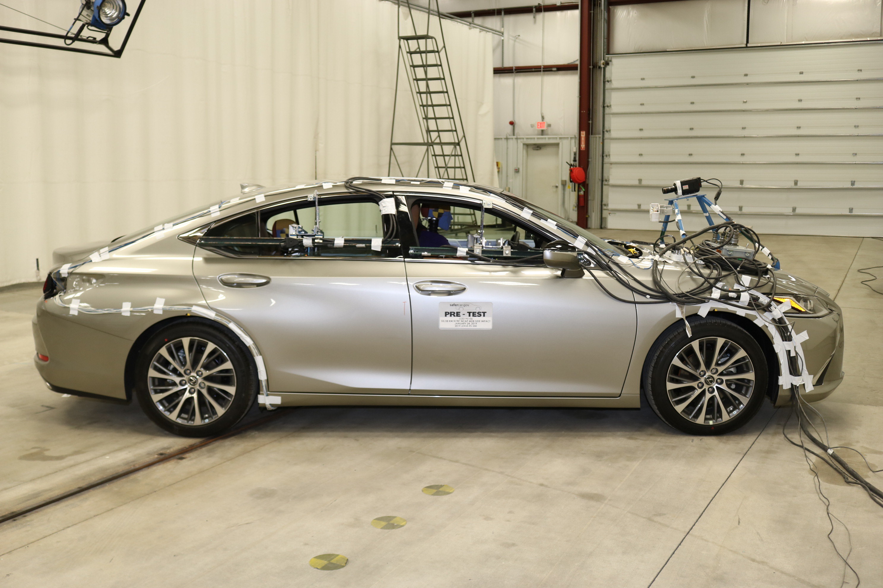 2019 LEXUS ES 350 crash image 13