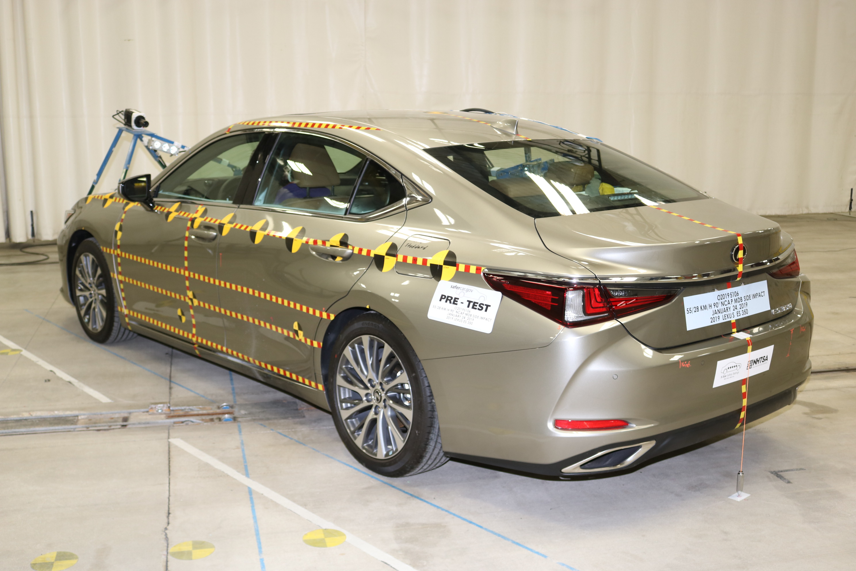 2019 LEXUS ES 350 crash image 9