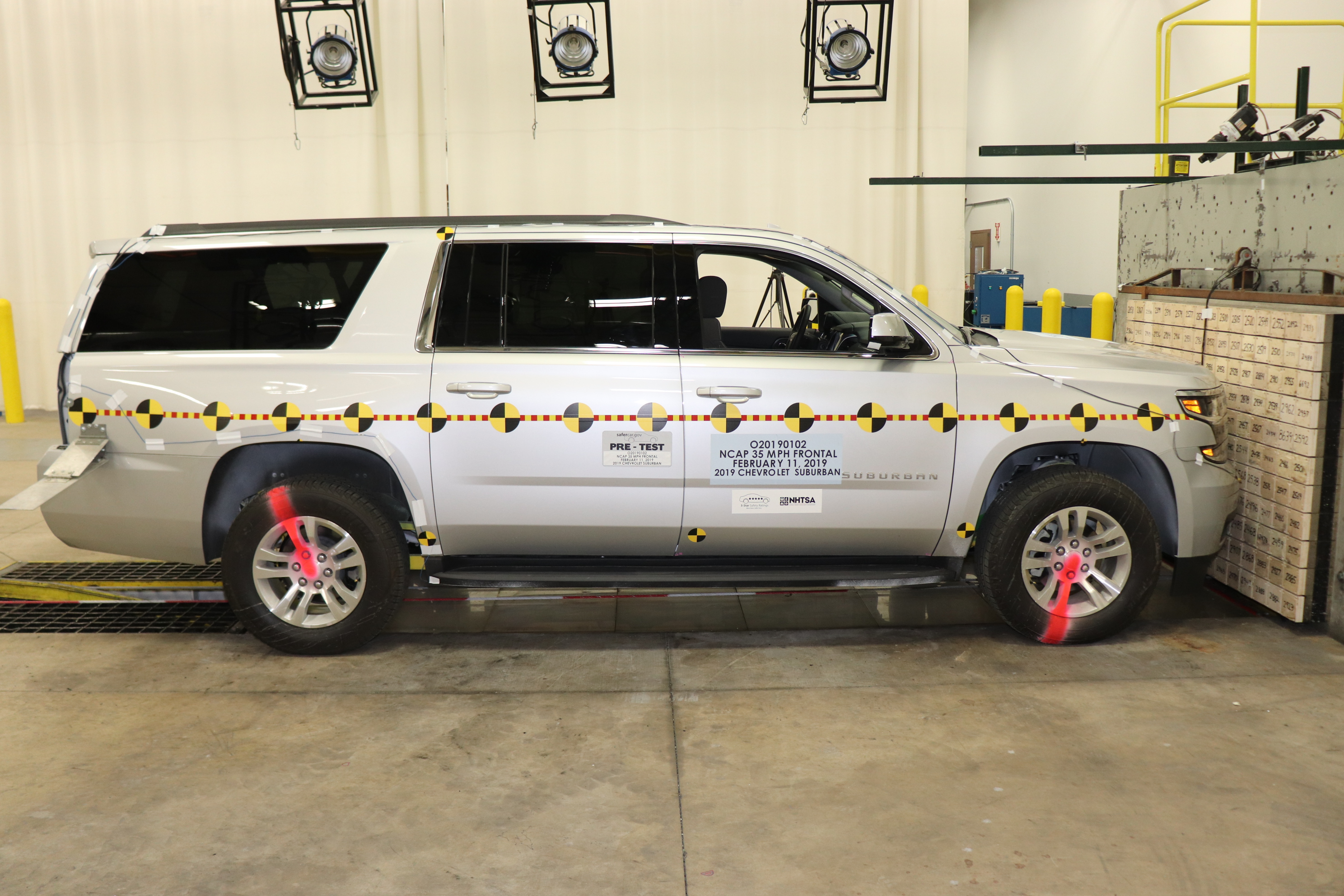 2019 CHEVROLET SUBURBAN crash image 12