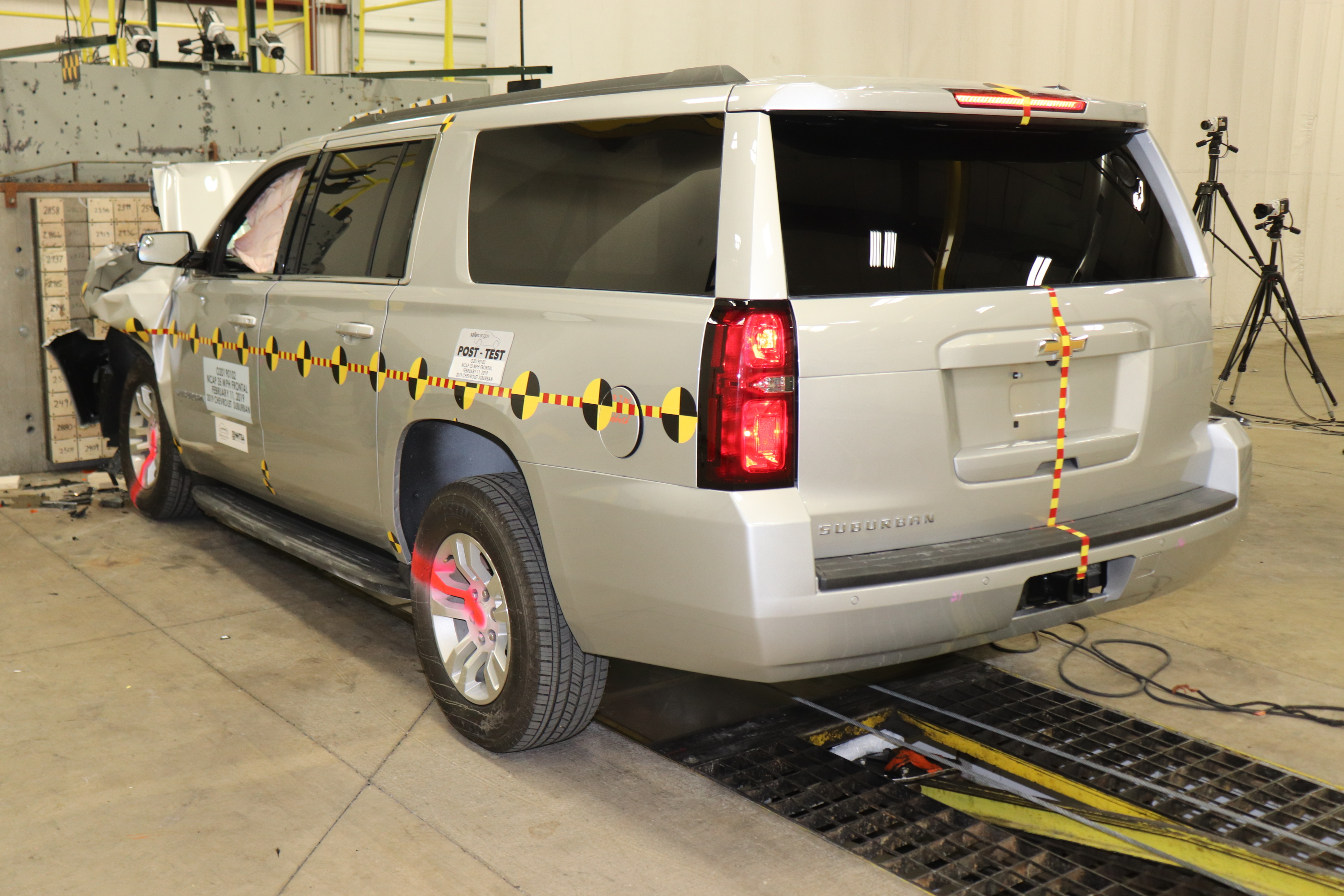 2019 CHEVROLET SUBURBAN crash image 17