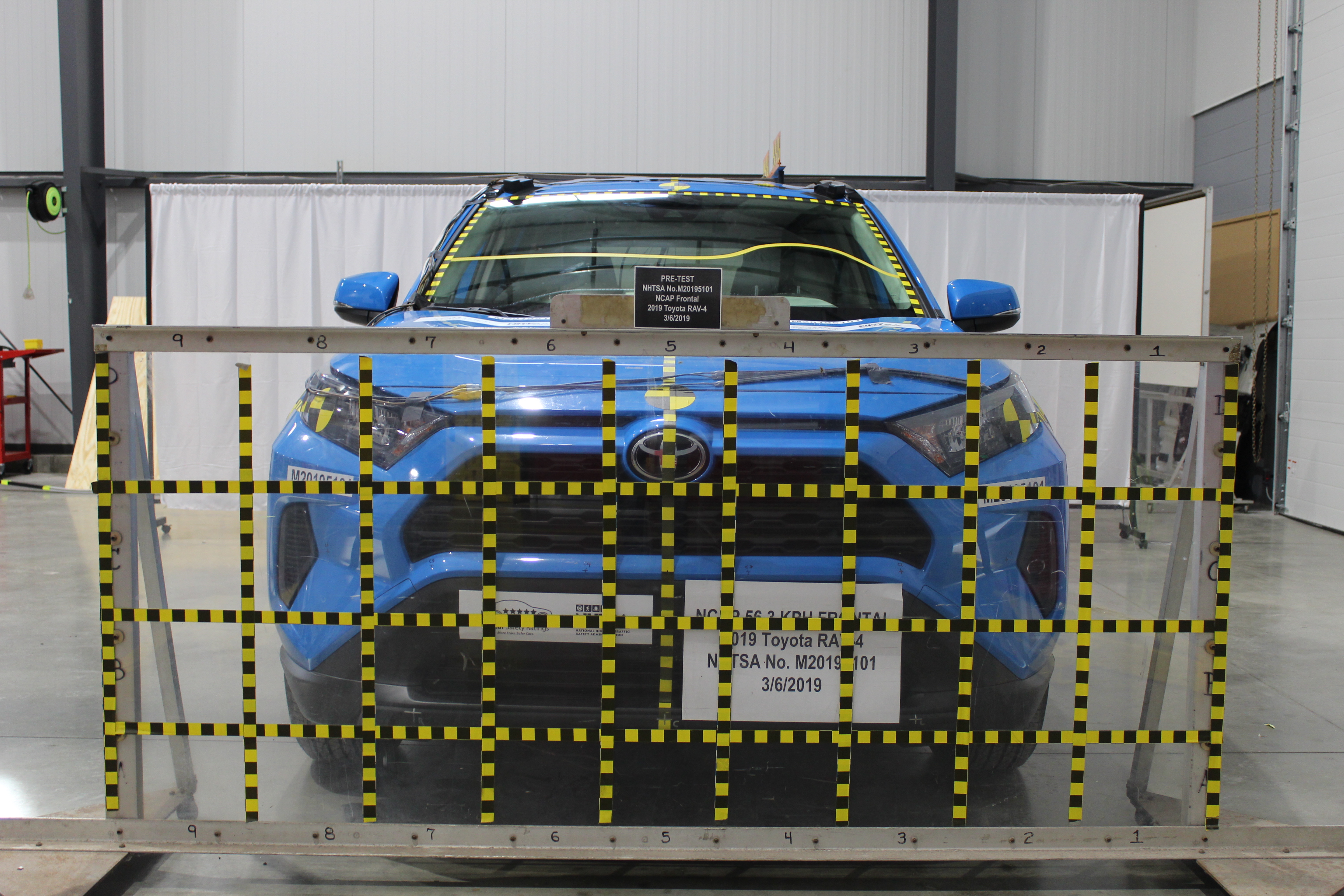 2019 TOYOTA RAV4 crash image