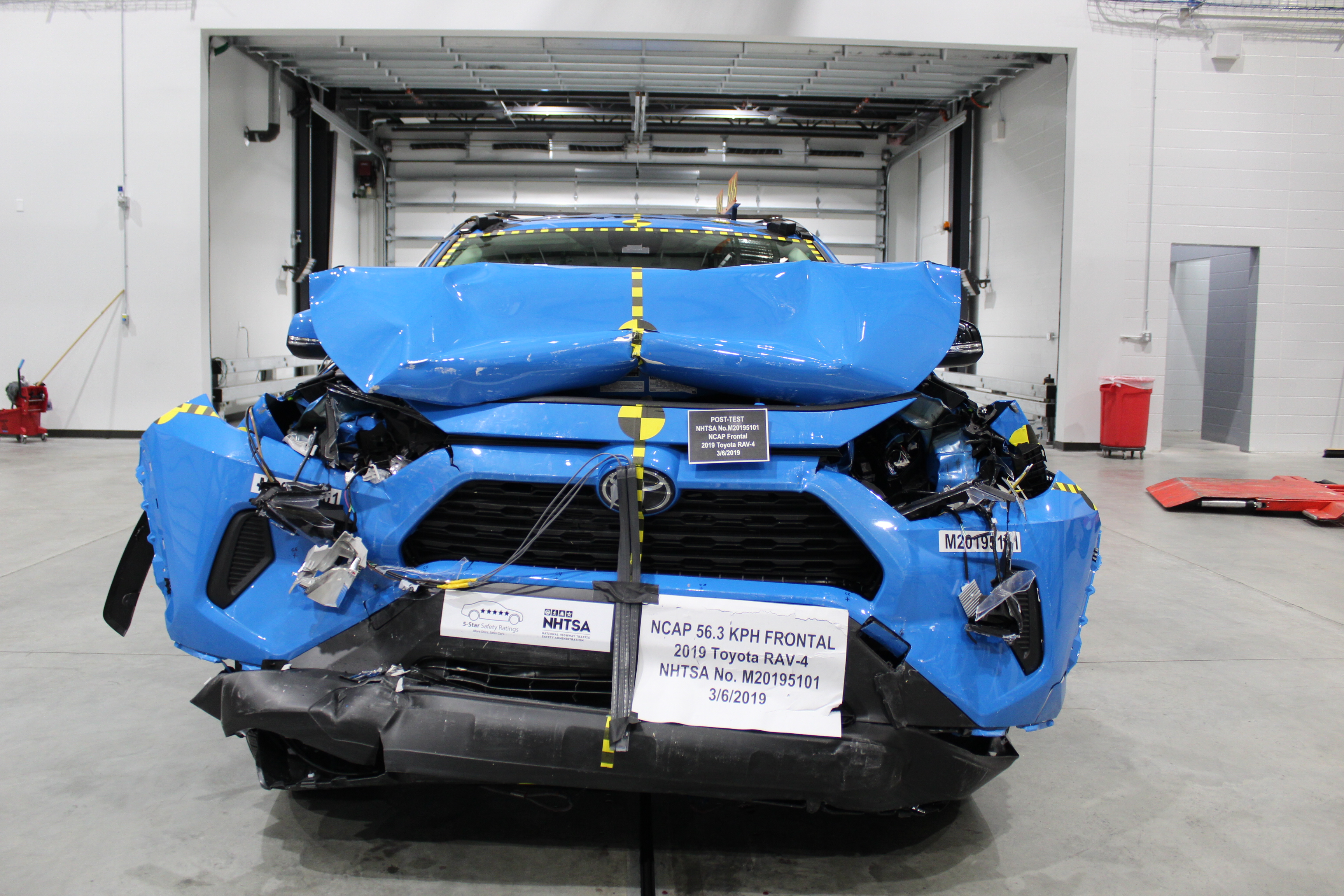 2019 TOYOTA RAV4 crash image 10