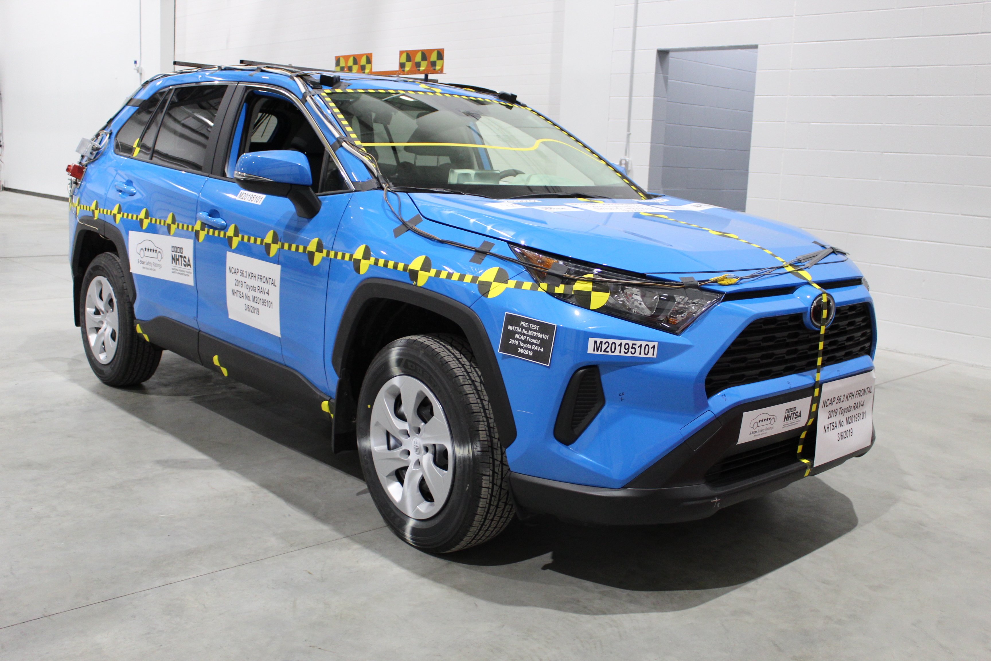 2019 TOYOTA RAV4 crash image 15