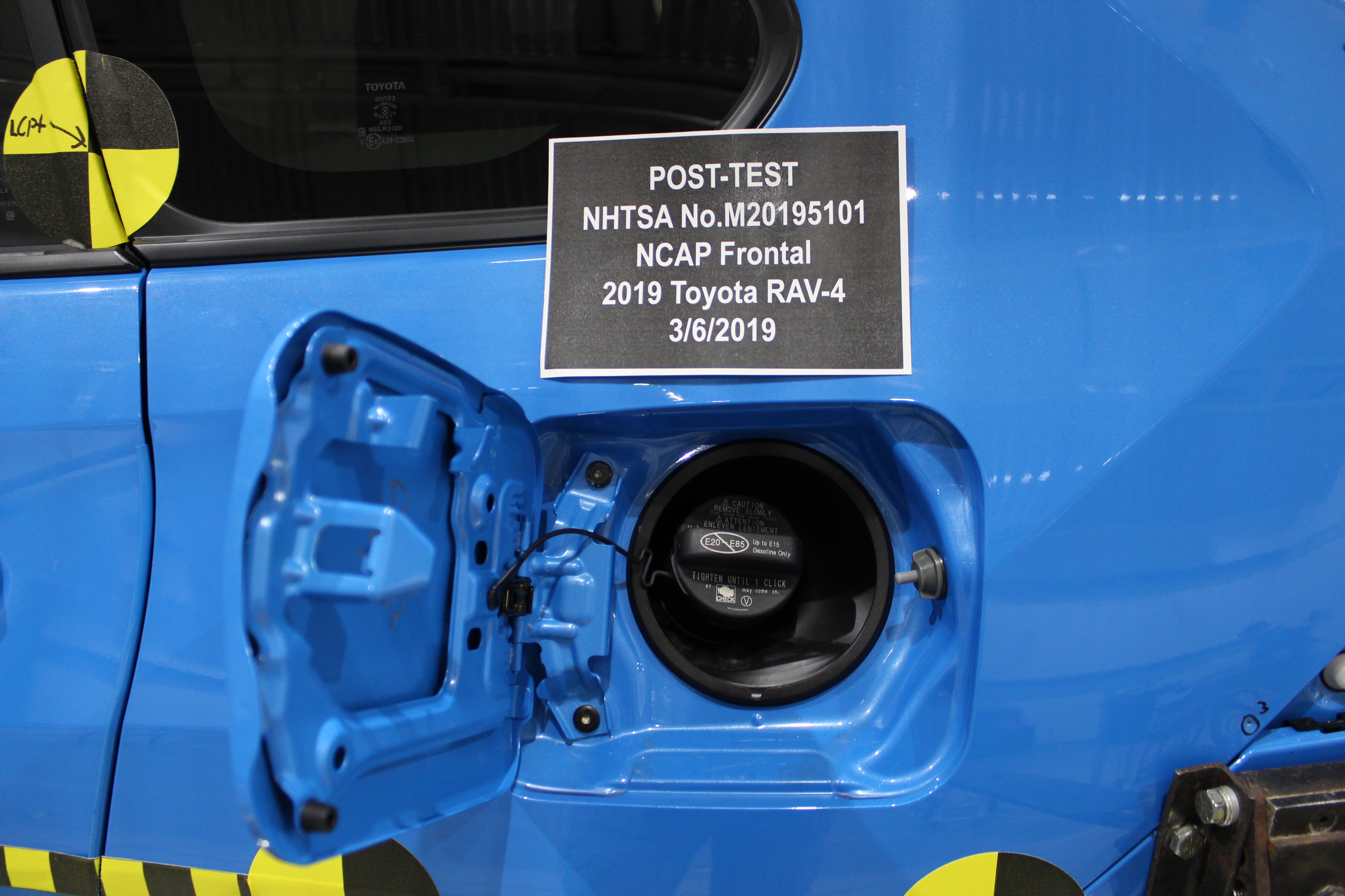 2019 TOYOTA RAV4 crash image 24