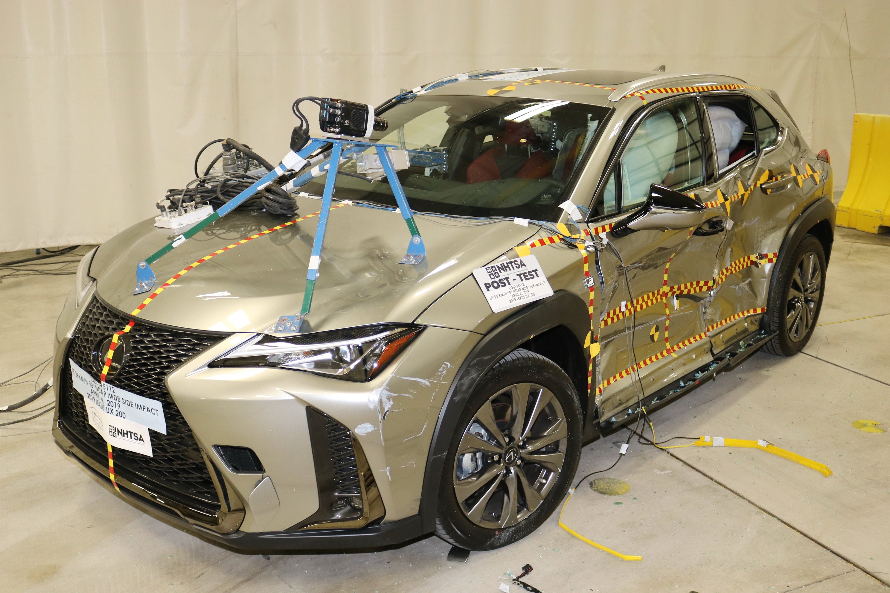 2019 LEXUS UX 200 crash image 6