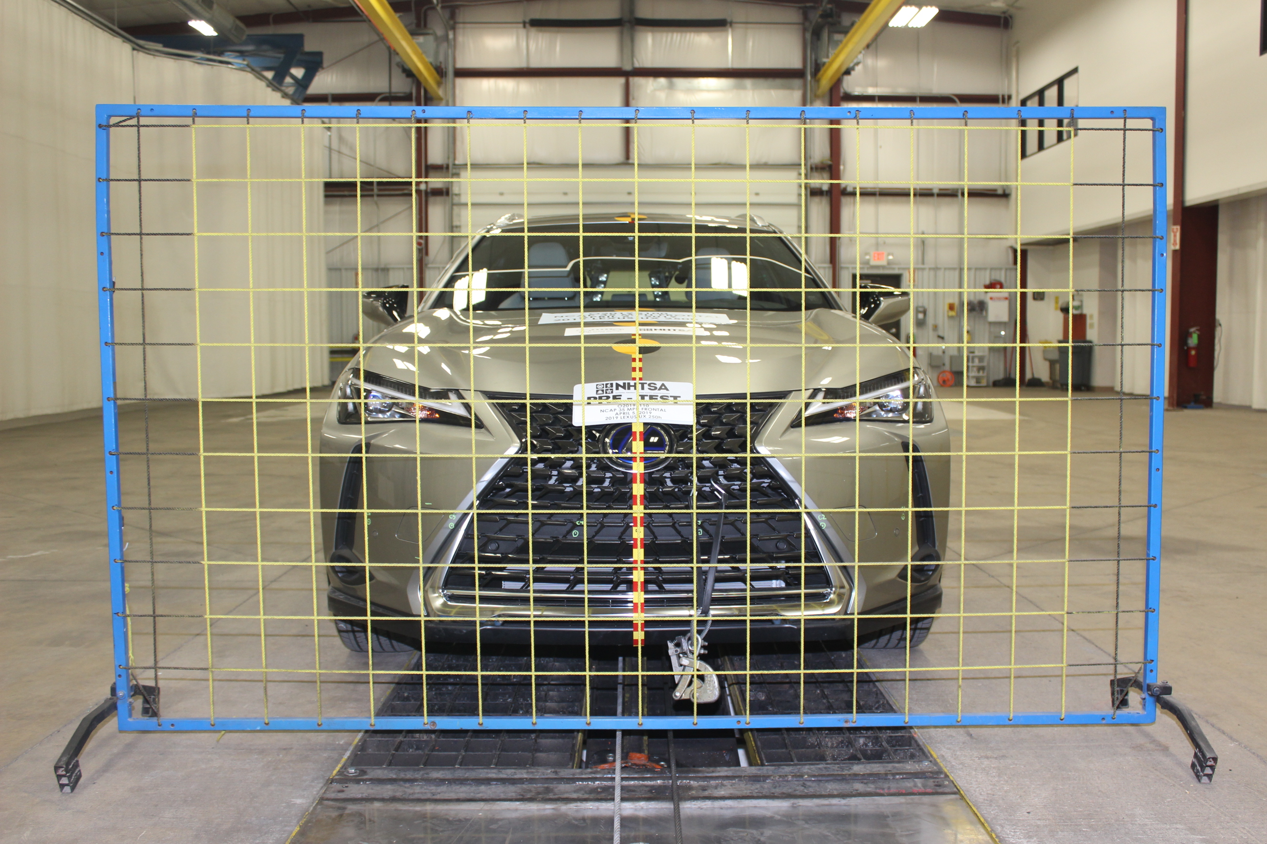 2019 LEXUS UX 250h crash-test photo