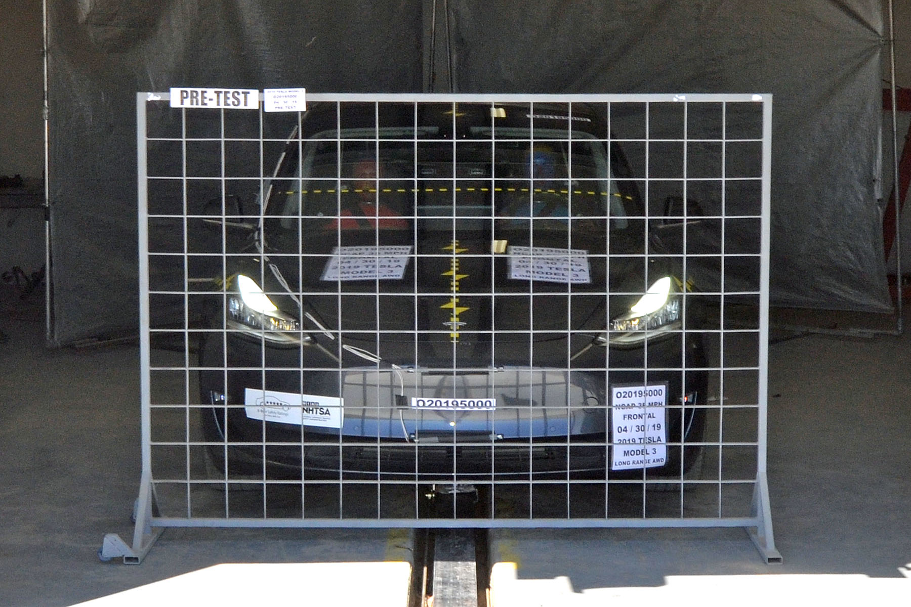 2019 TESLA MODEL 3 crash-test photo