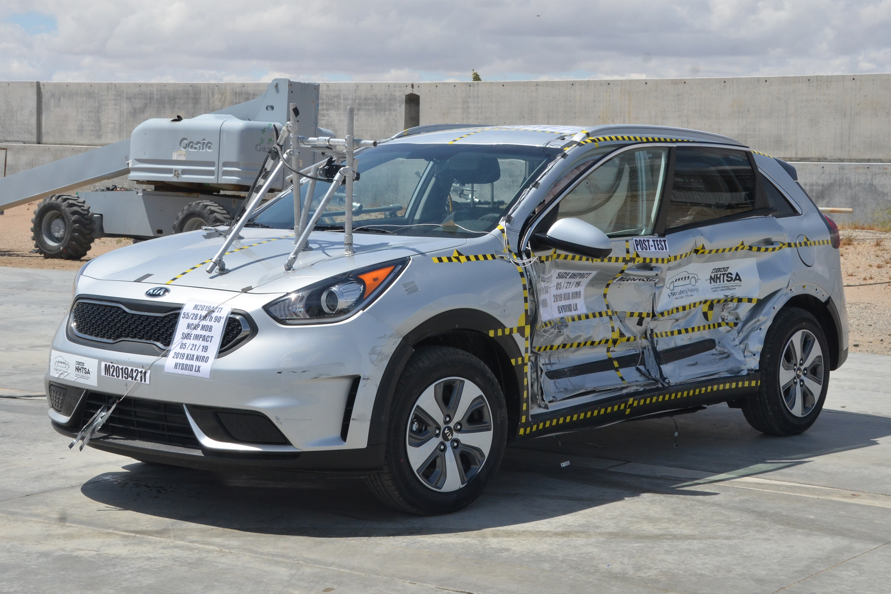 2019 KIA NIRO crash image 6