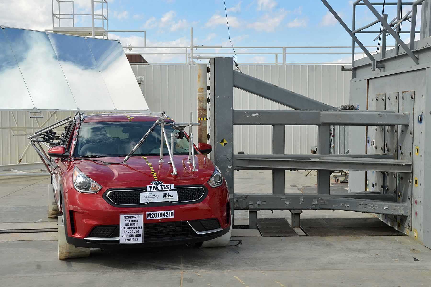 2019 KIA NIRO crash image 17