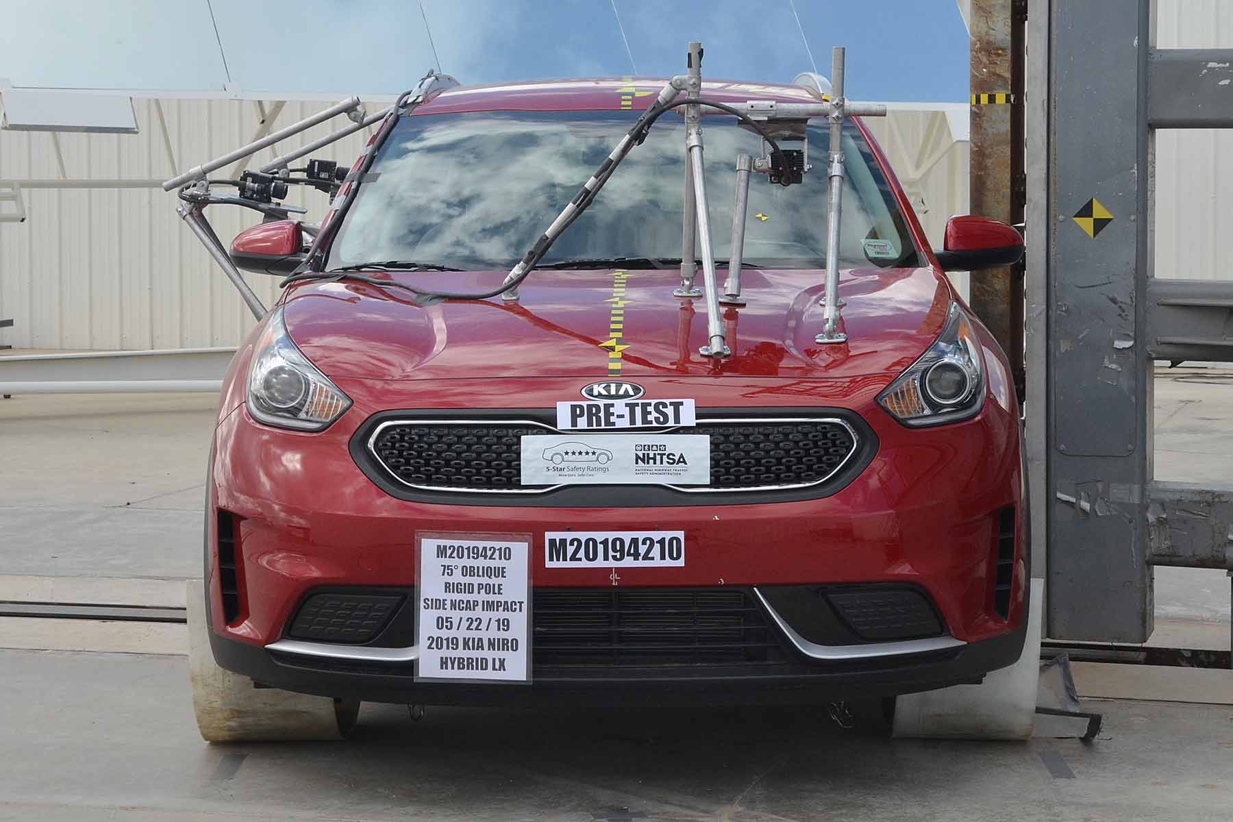 2019 KIA NIRO crash image 3