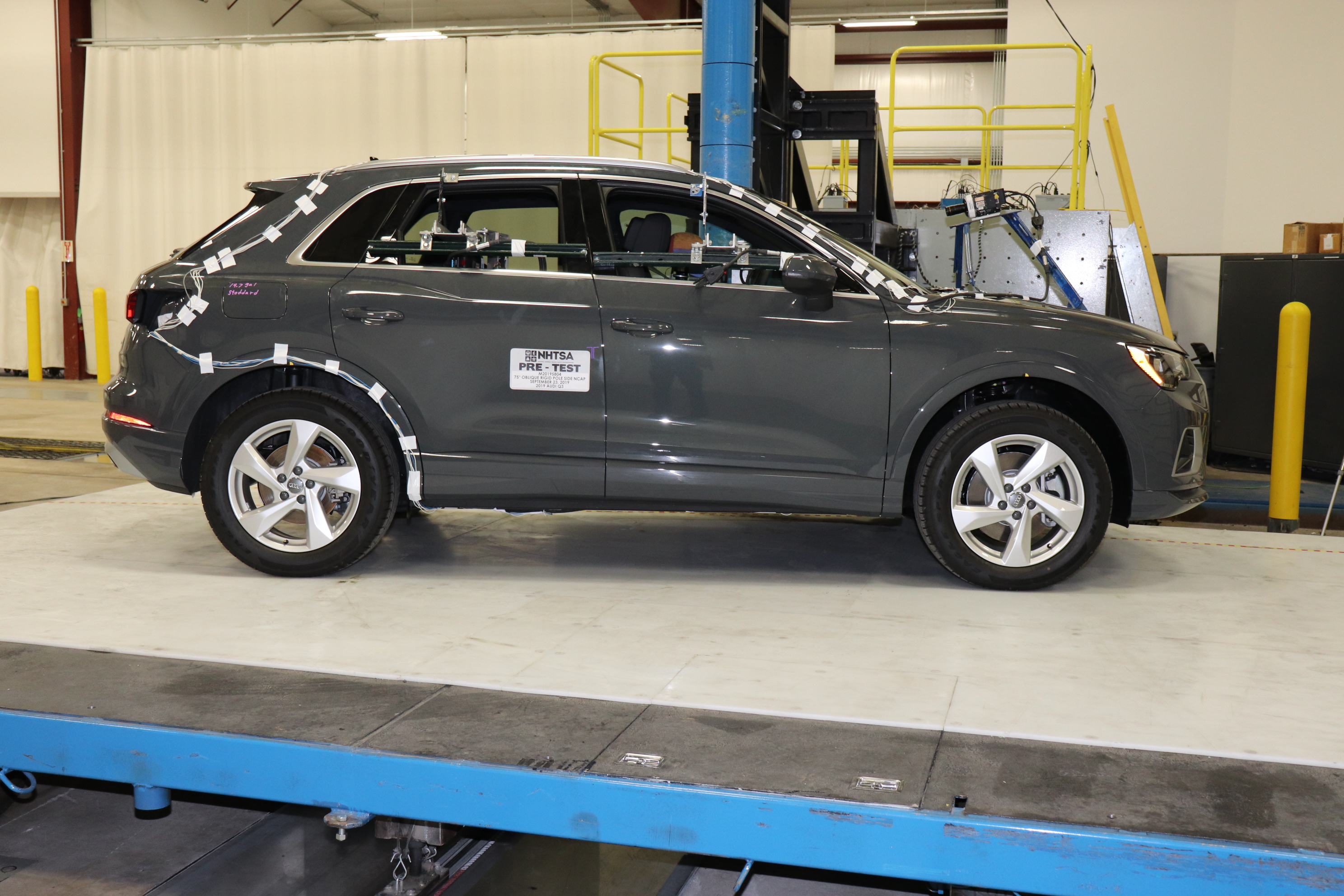 2019 AUDI Q3 crash image 13