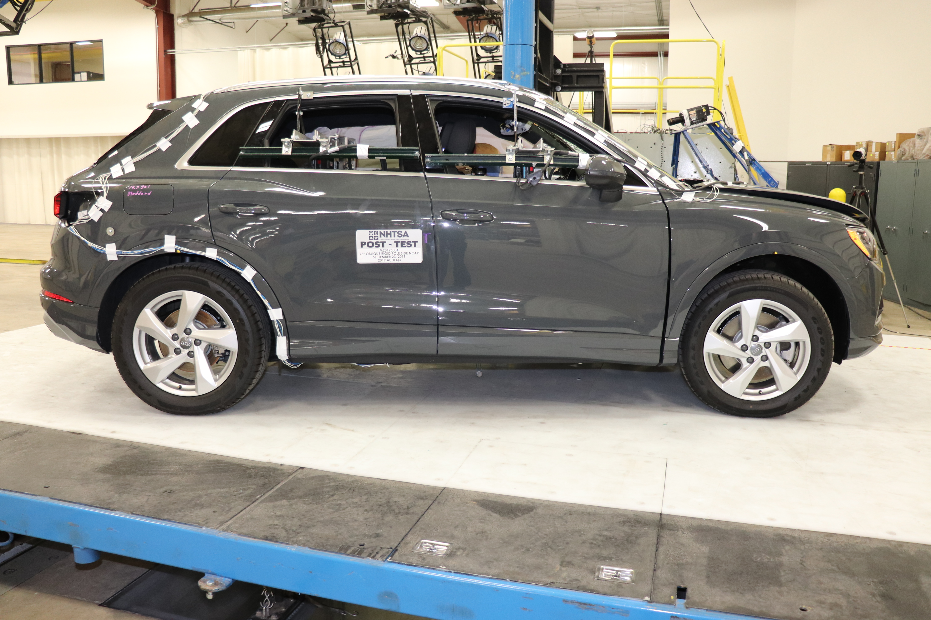 2019 AUDI Q3 crash image 14