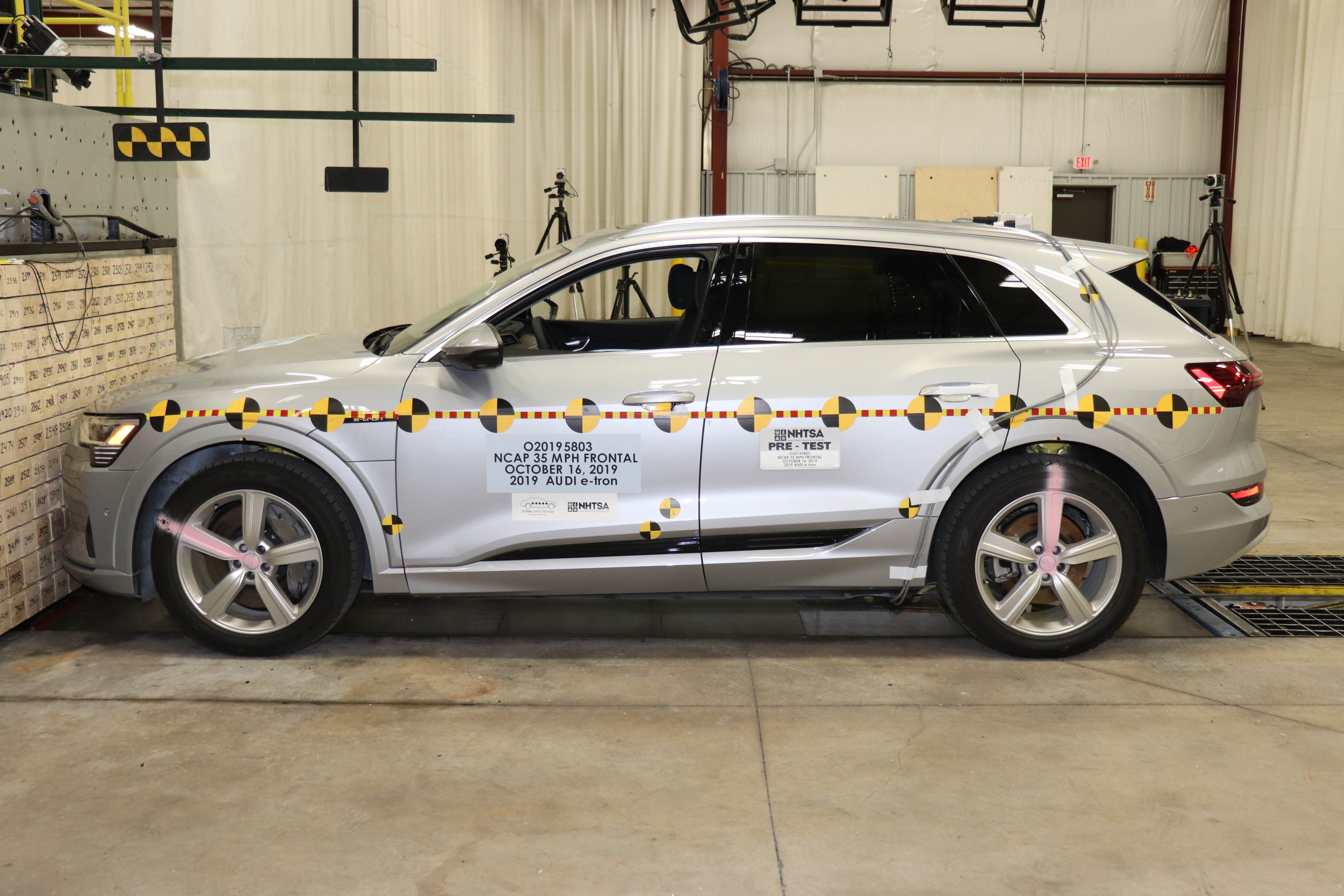 2019 AUDI e-tron crash image 10
