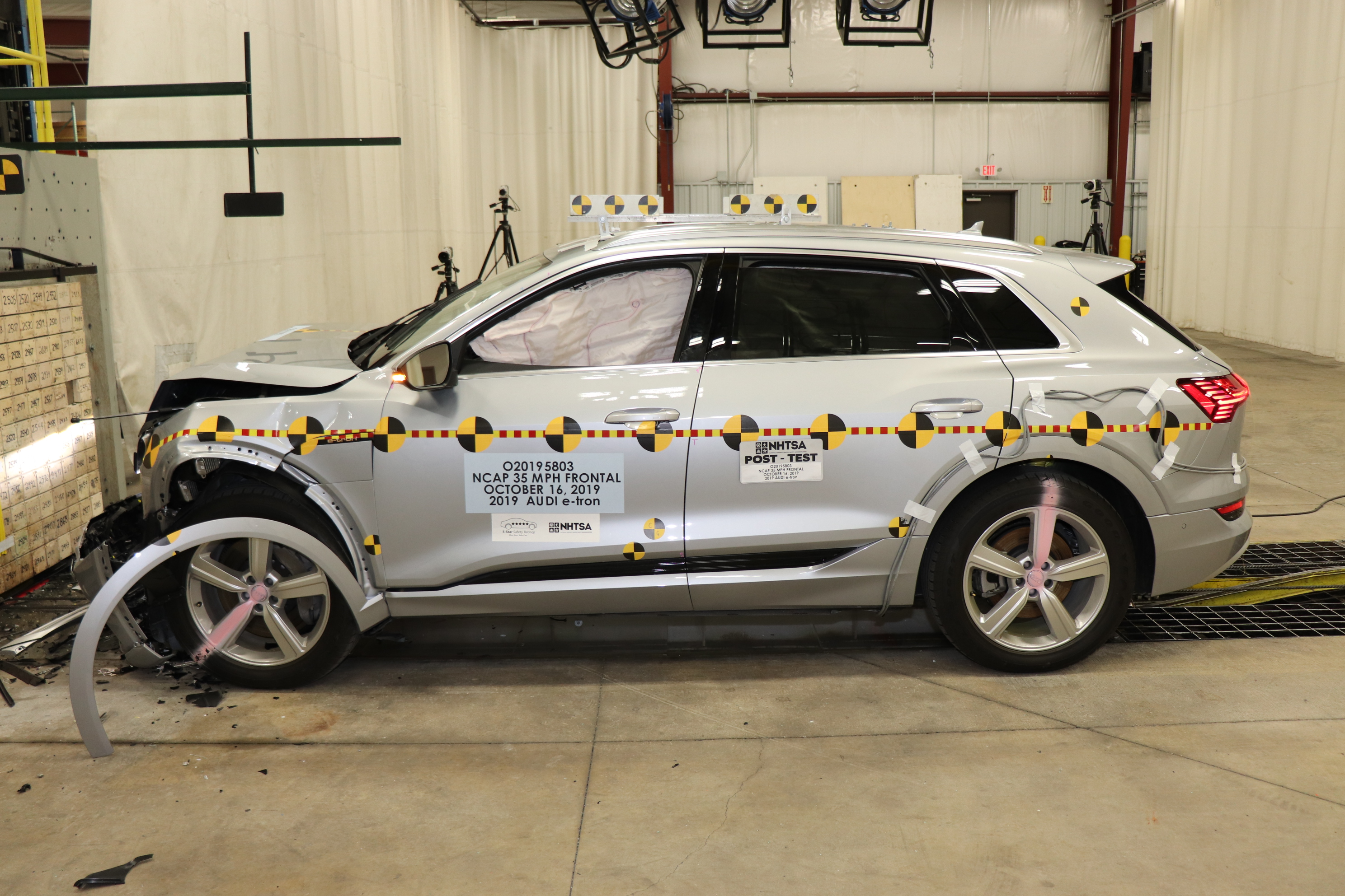 2019 AUDI e-tron crash image 11