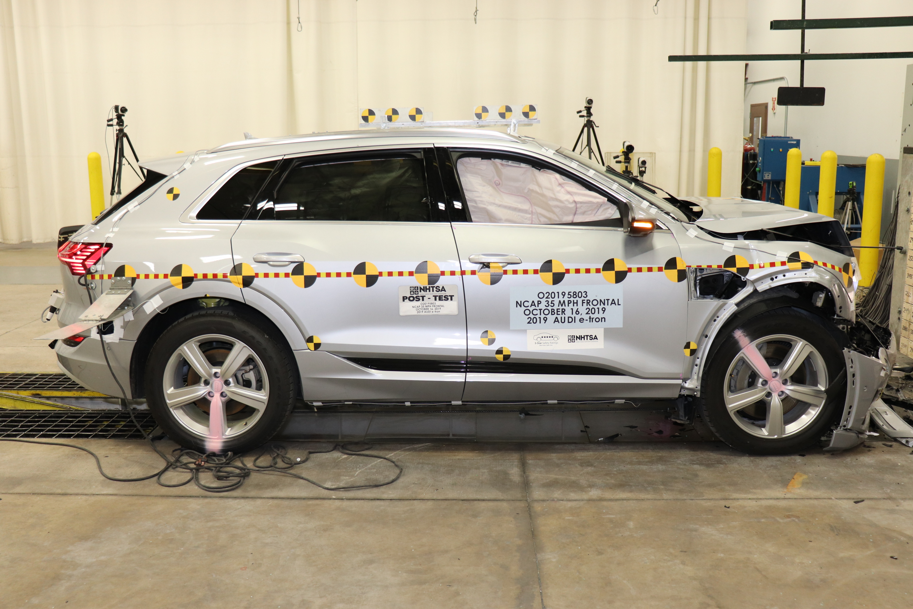 2019 AUDI e-tron crash image 13