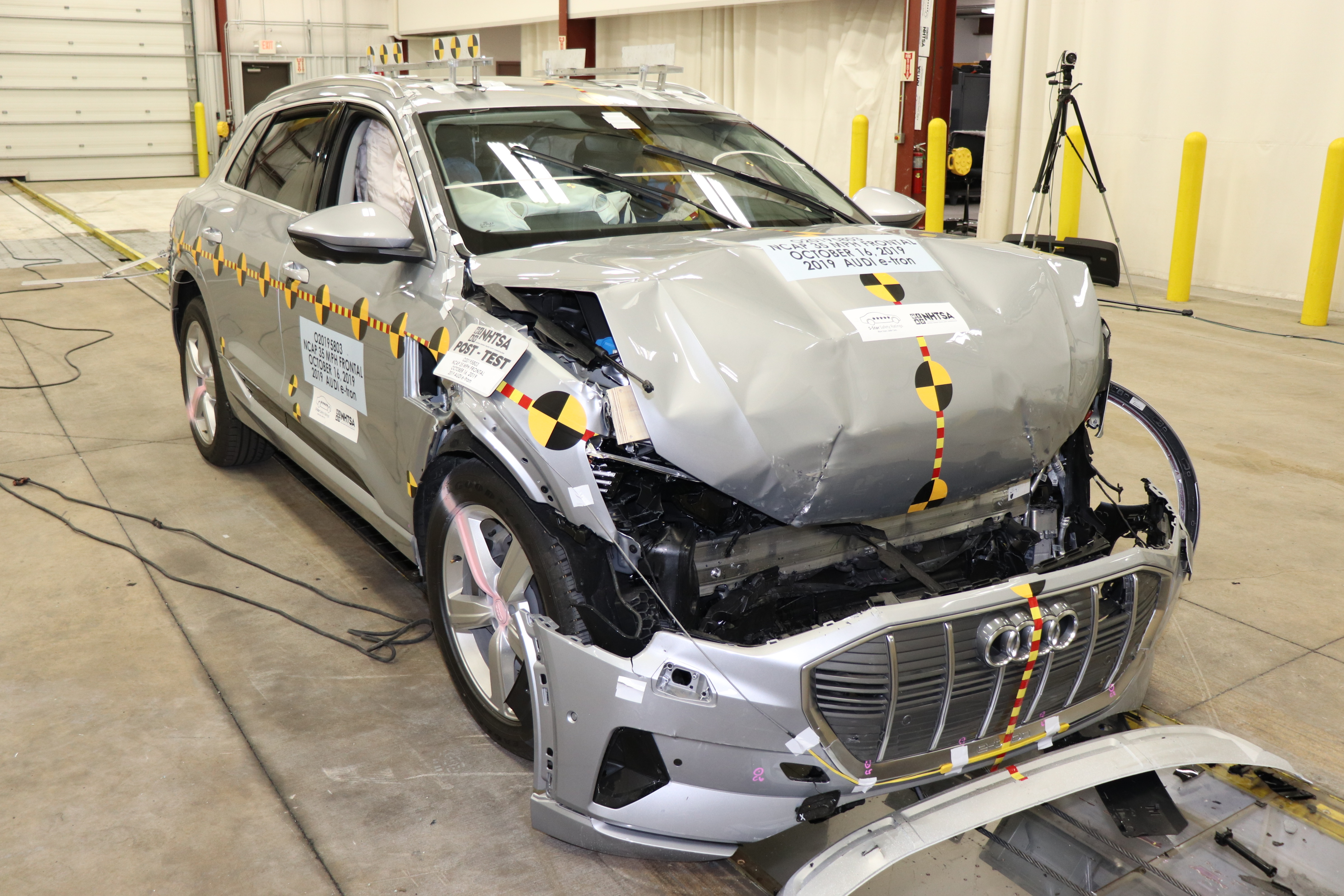 2019 AUDI e-tron crash image 15