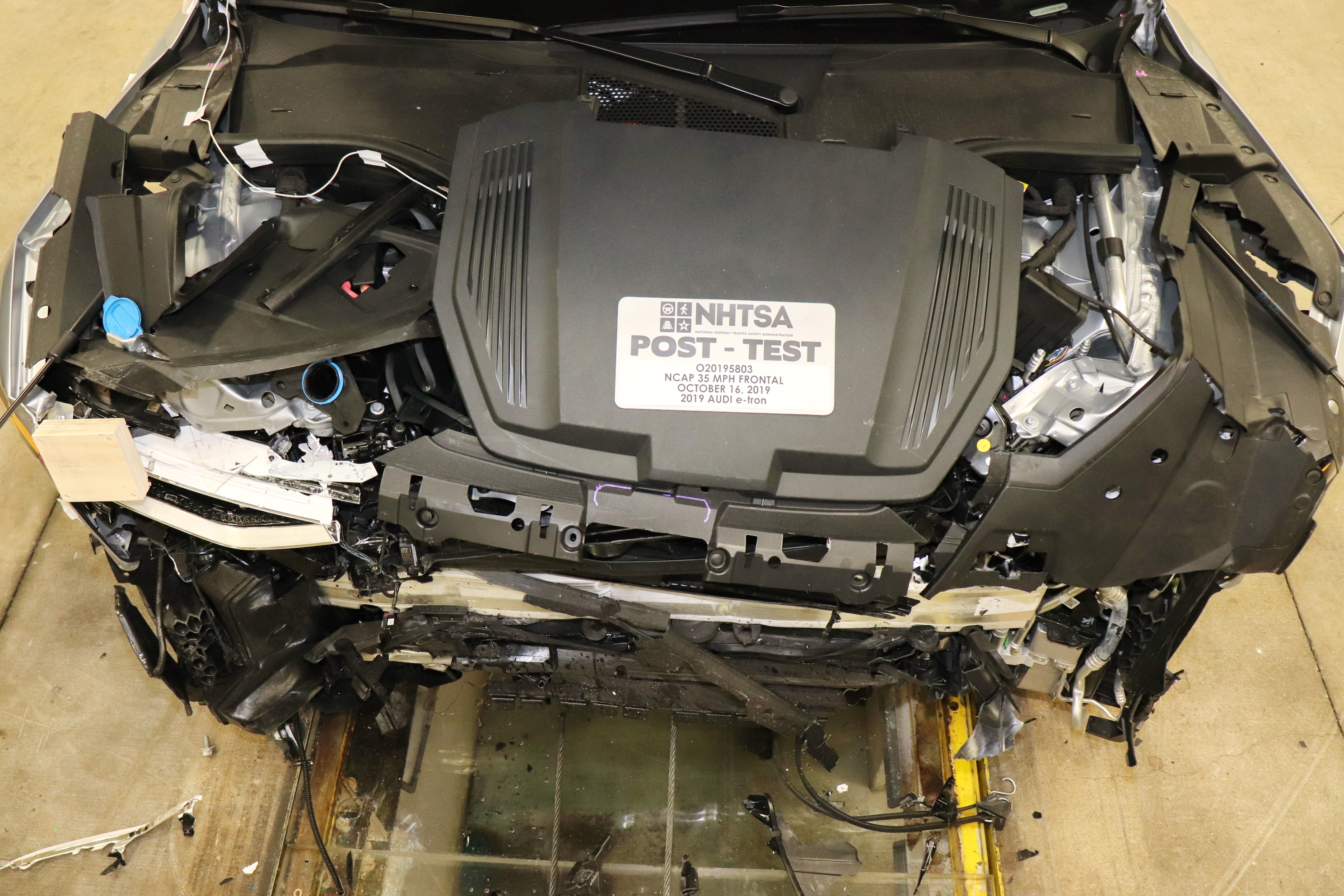 2019 AUDI e-tron crash image 21