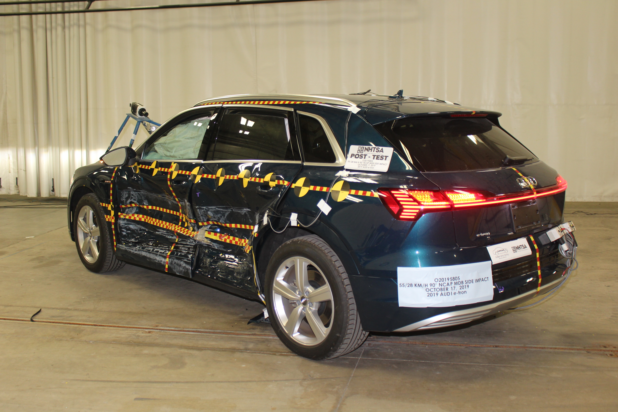 2019 AUDI e-tron crash image 10