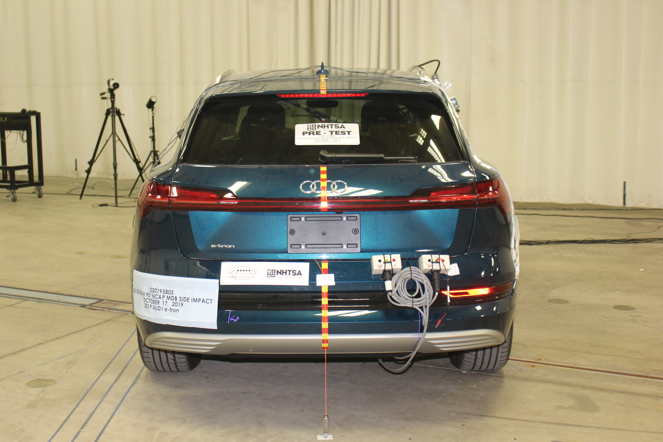 2019 AUDI e-tron crash image 11