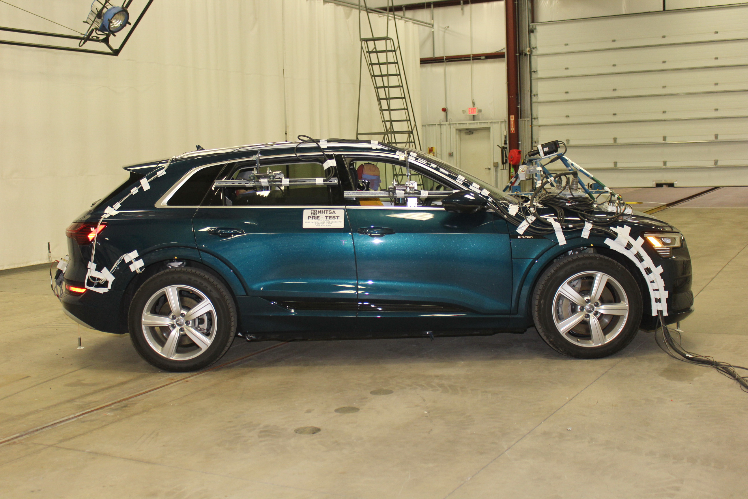 2019 AUDI e-tron crash image 13