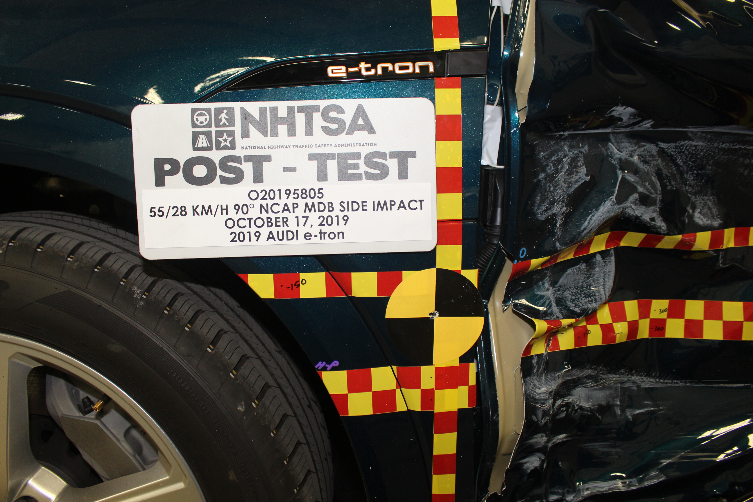 2019 AUDI e-tron crash image 20