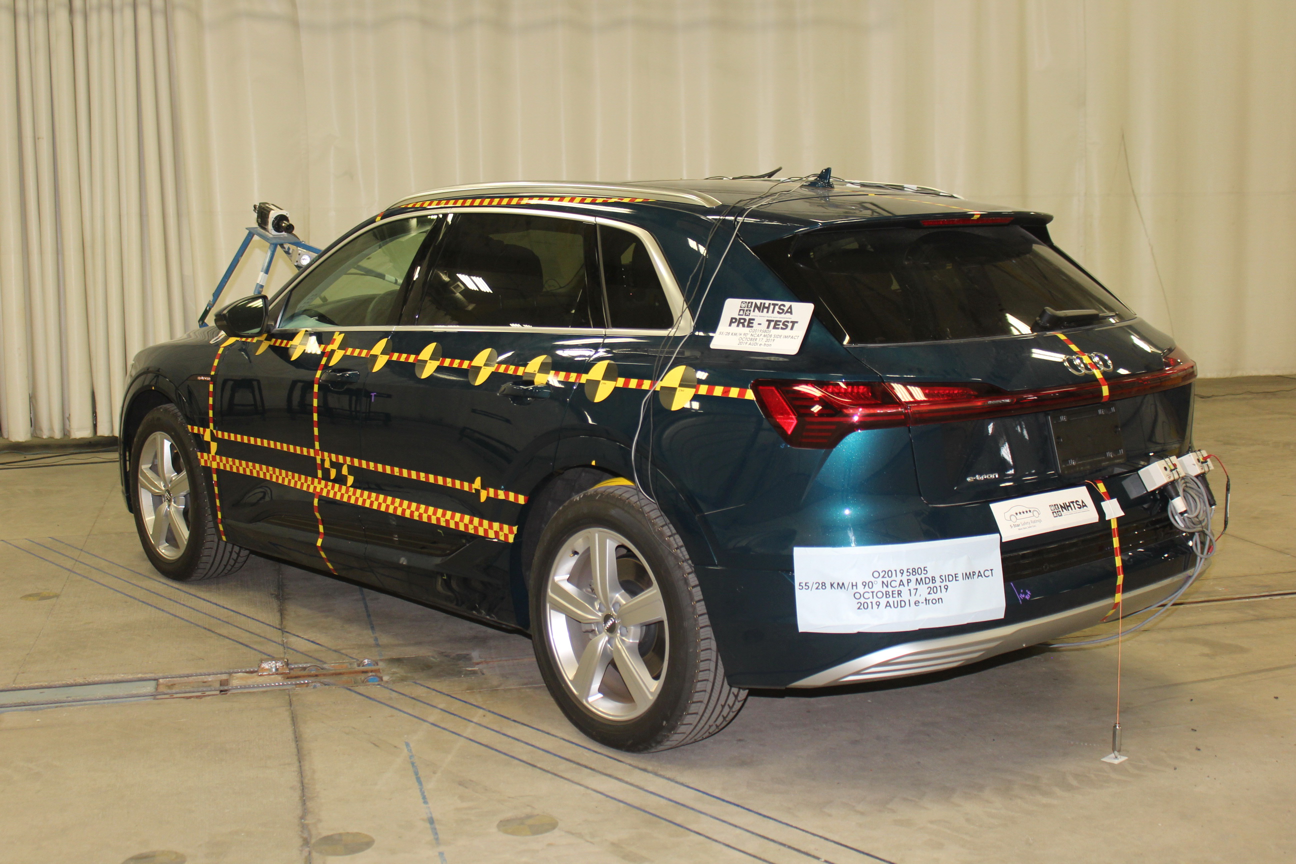 2019 AUDI e-tron crash image 9