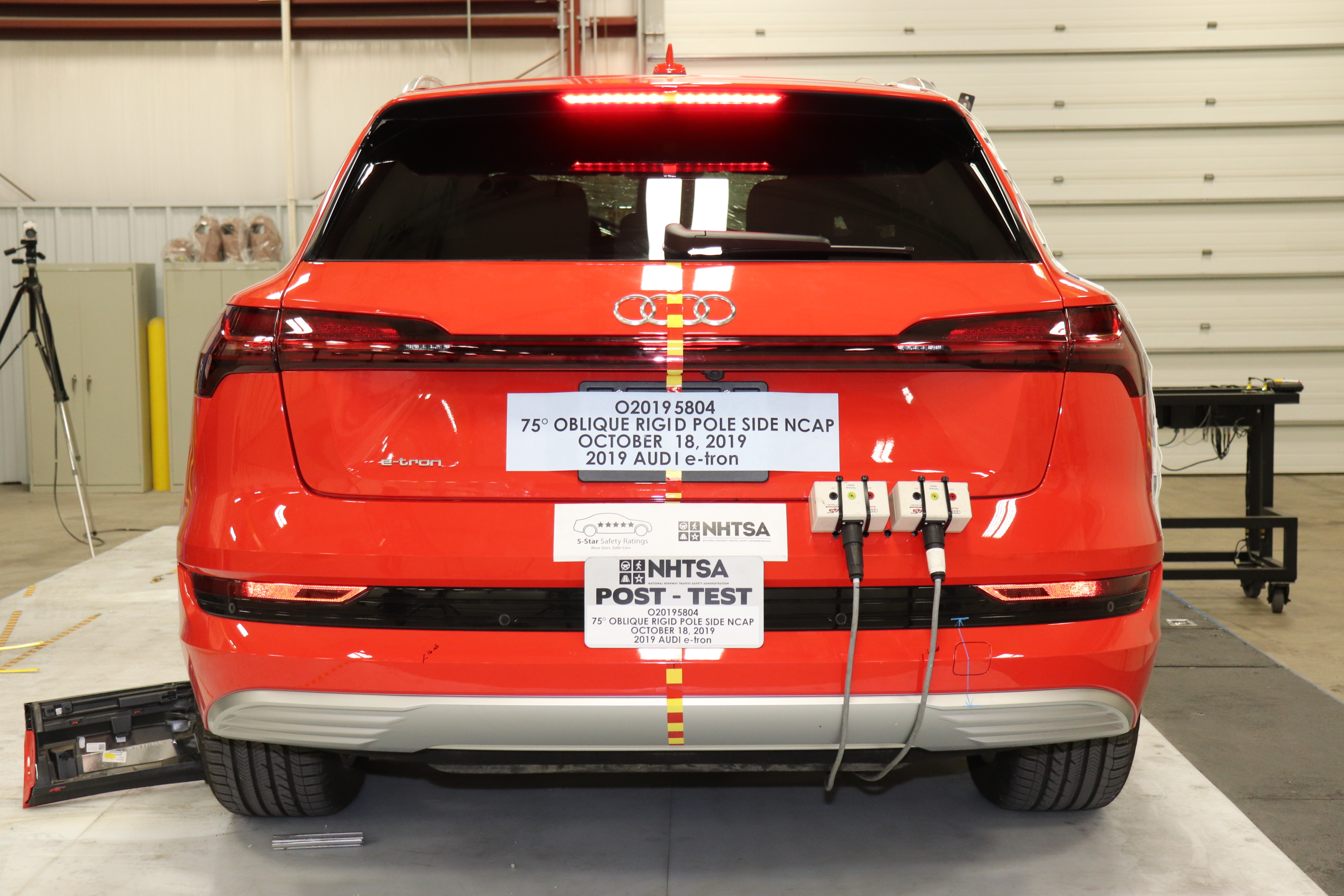2019 AUDI e-tron crash image 12