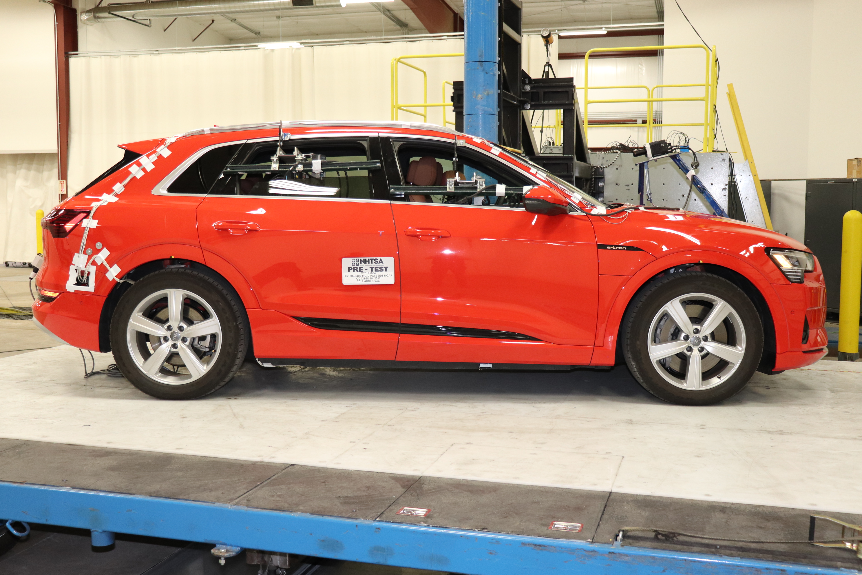 2019 AUDI e-tron crash image 13