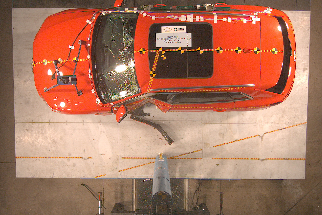 2019 AUDI e-tron crash image 16