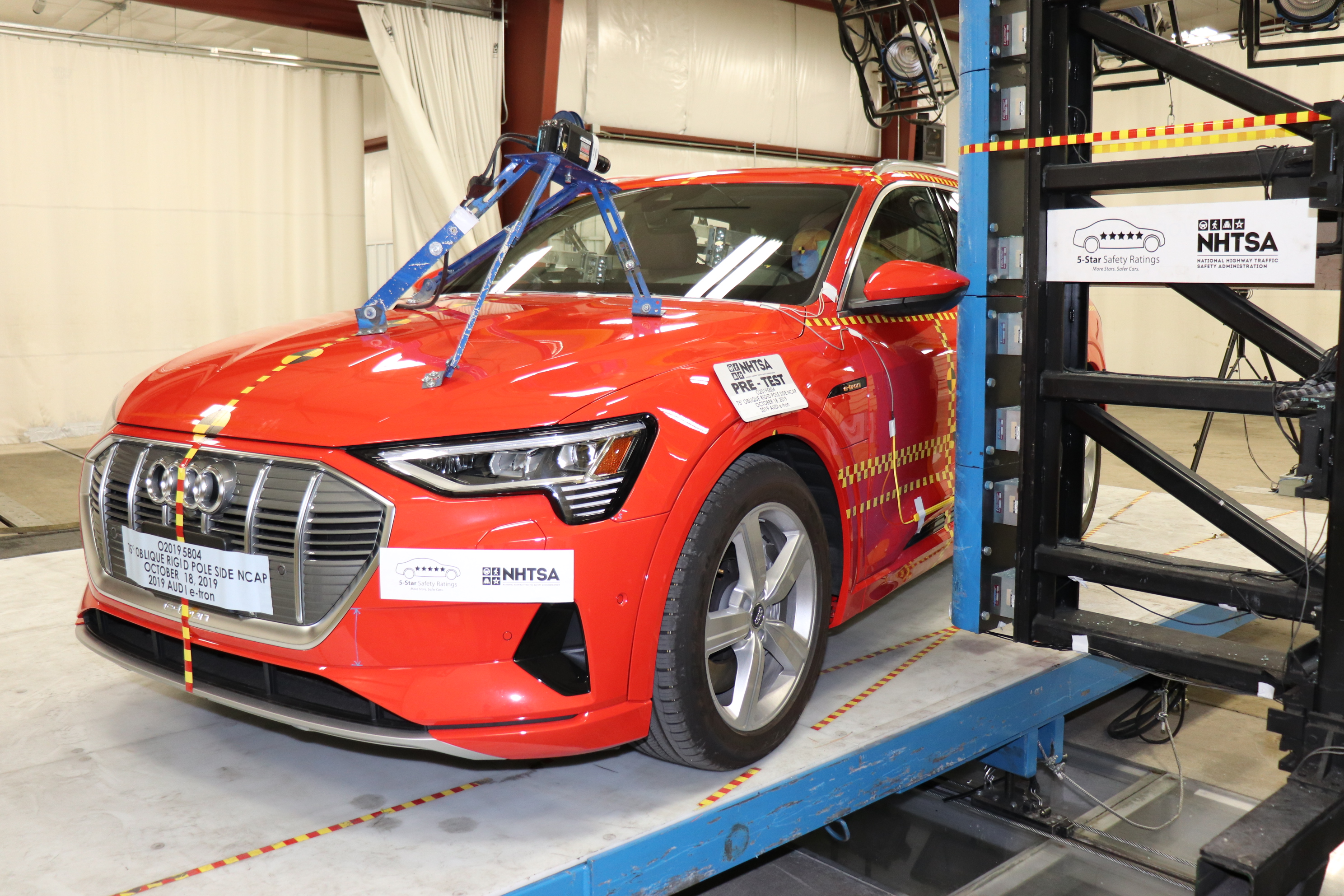 2019 AUDI e-tron crash image 17