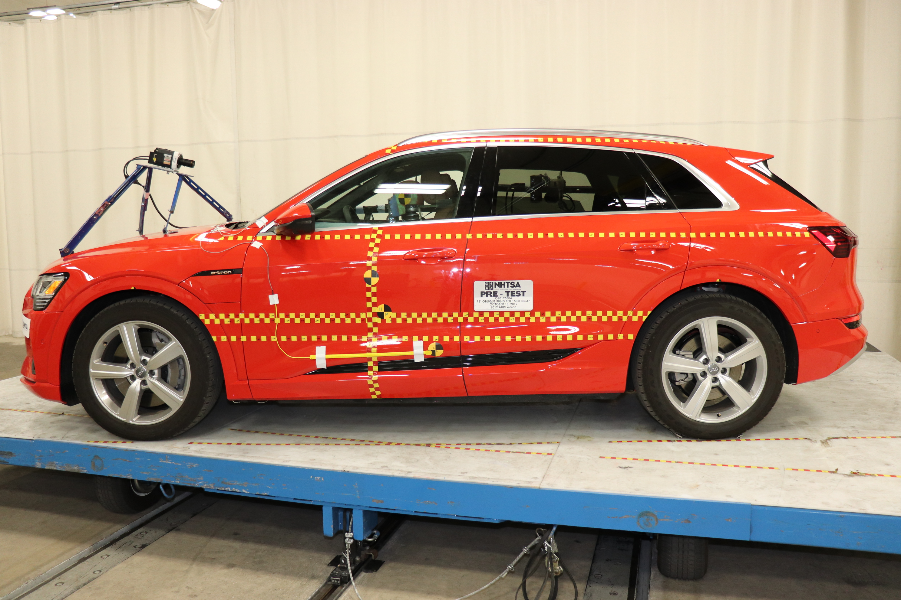 2019 AUDI e-tron crash image 7
