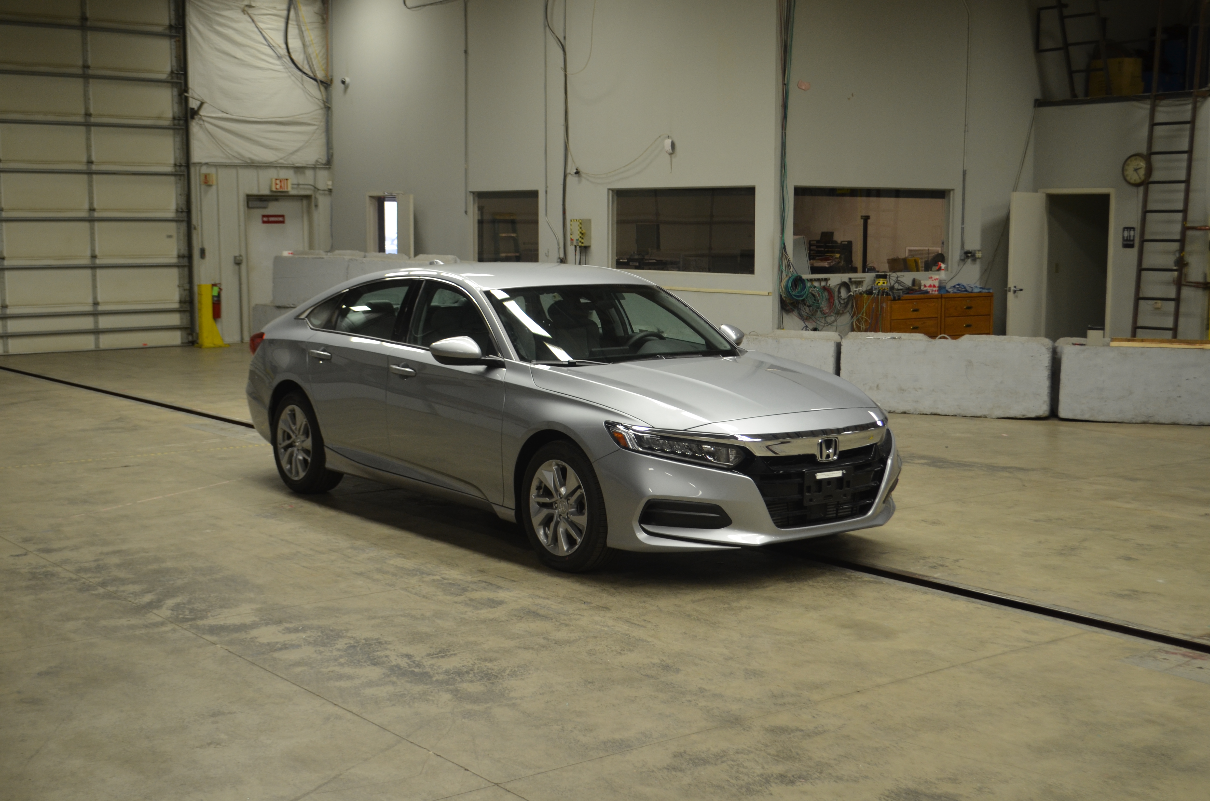 2018 HONDA ACCORD crash-test photo