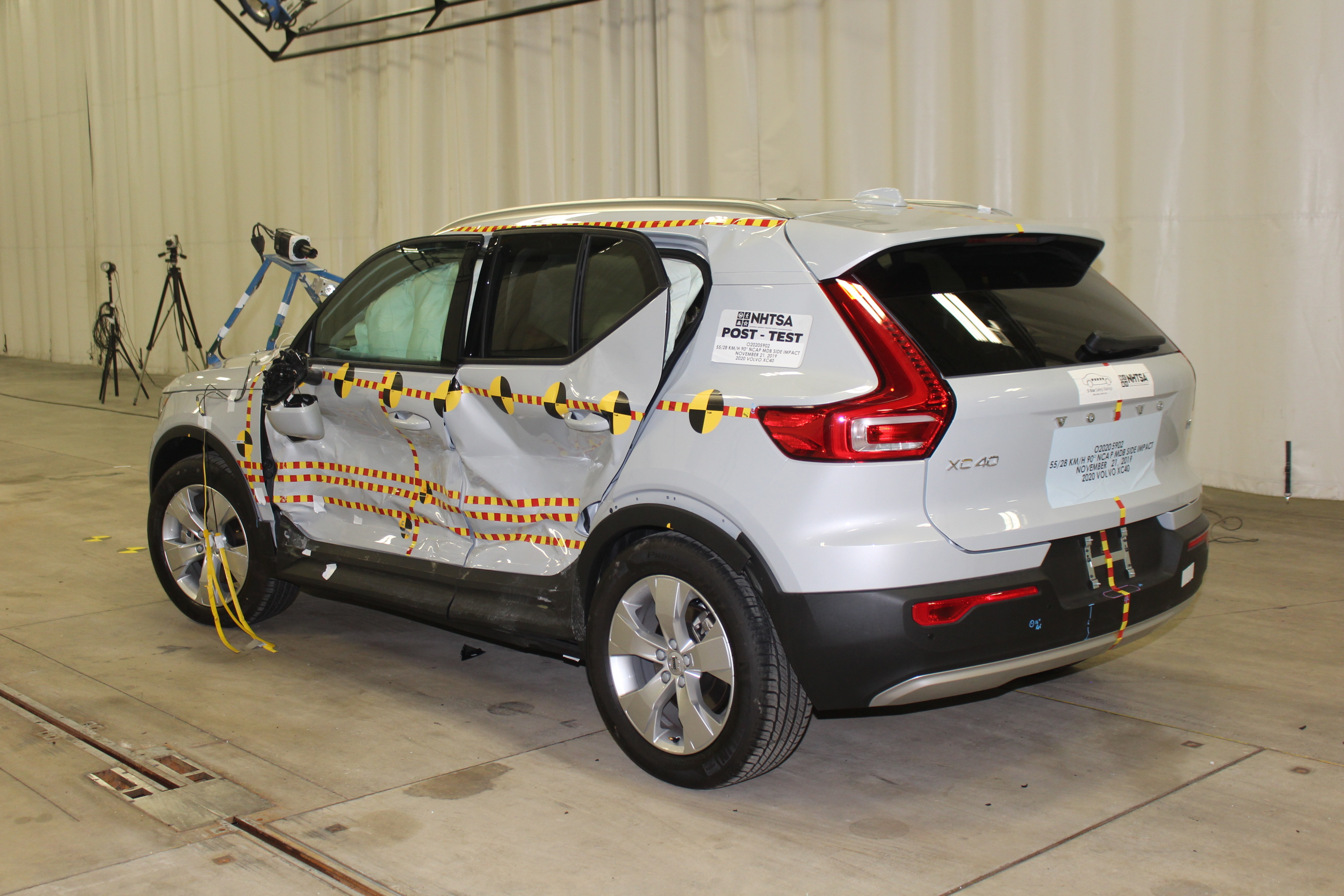 2020 VOLVO XC40 T4 crash image 10