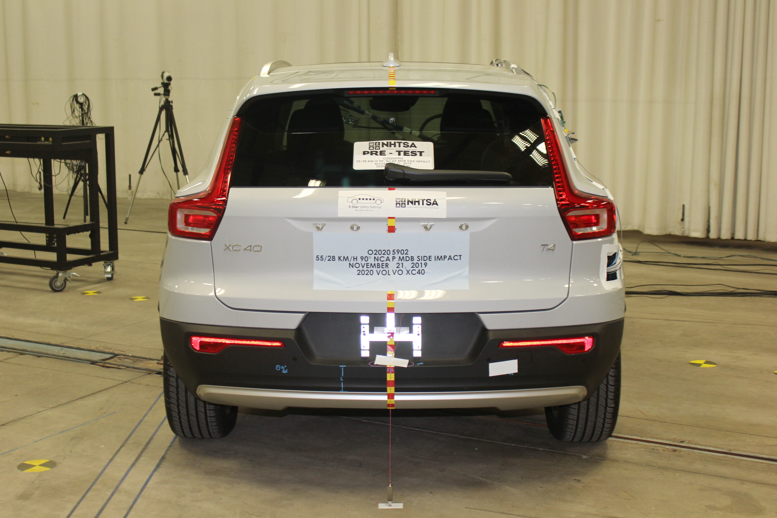 2020 VOLVO XC40 T4 crash image 11