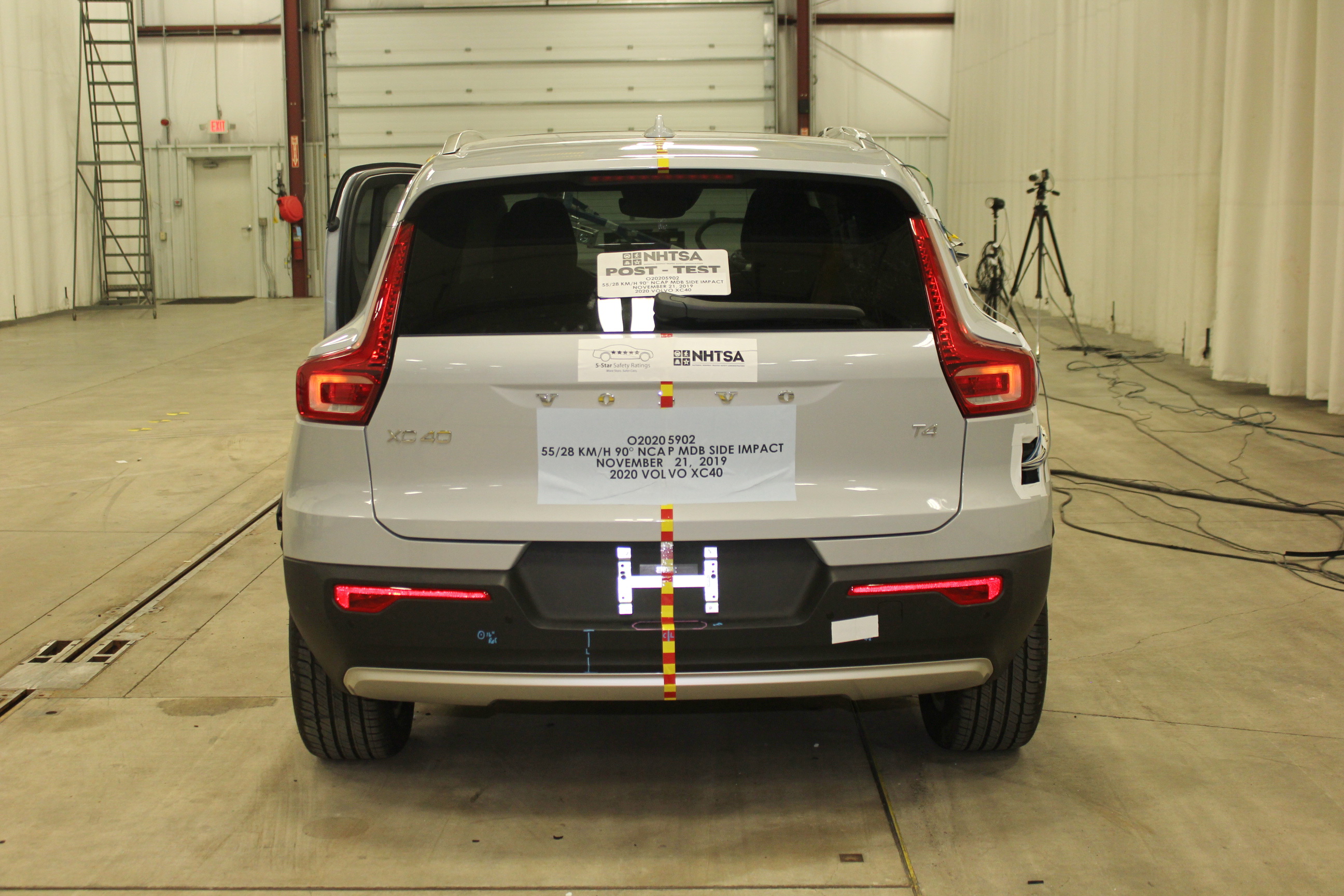 2020 VOLVO XC40 T4 crash image 12