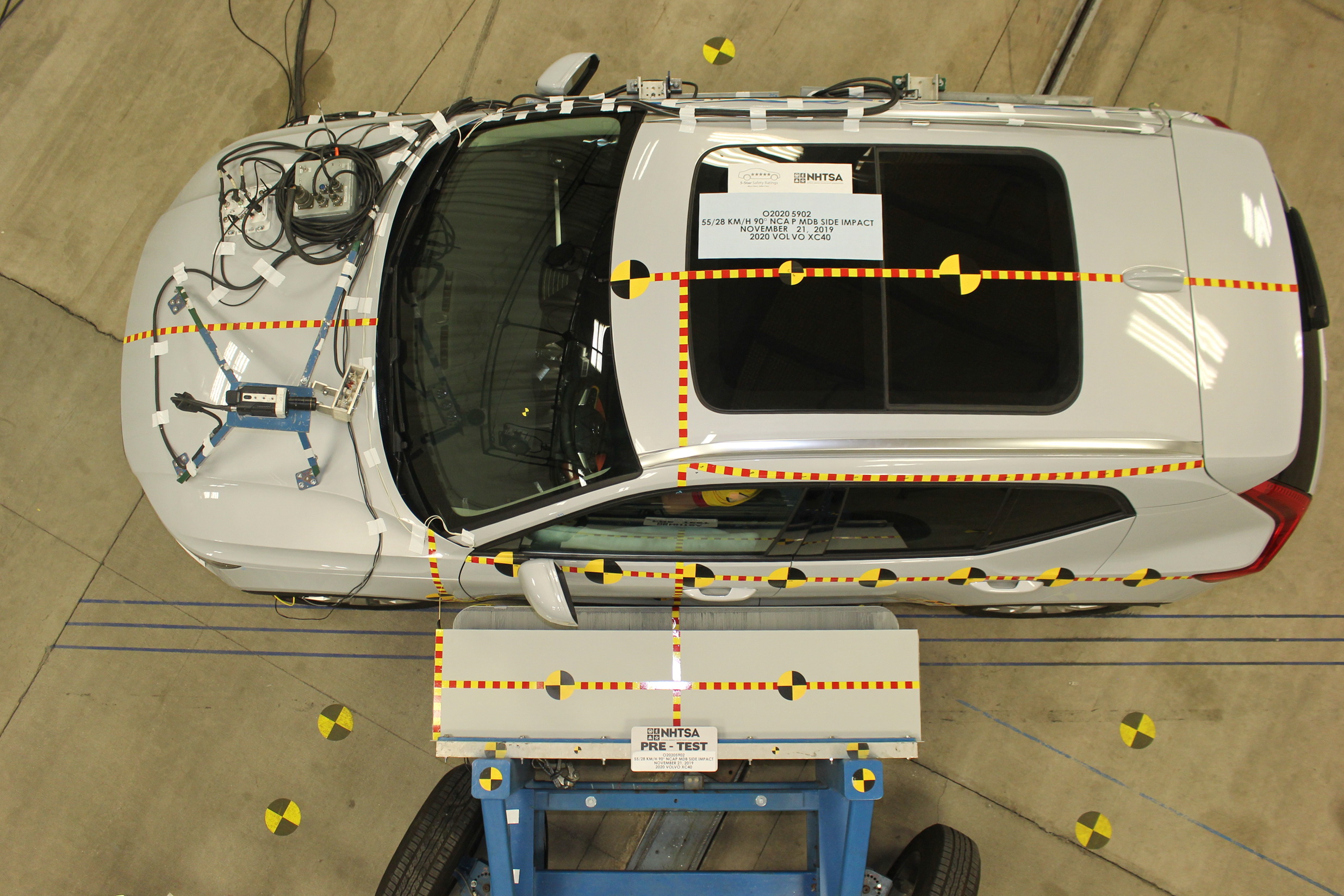 2020 VOLVO XC40 T4 crash image 15
