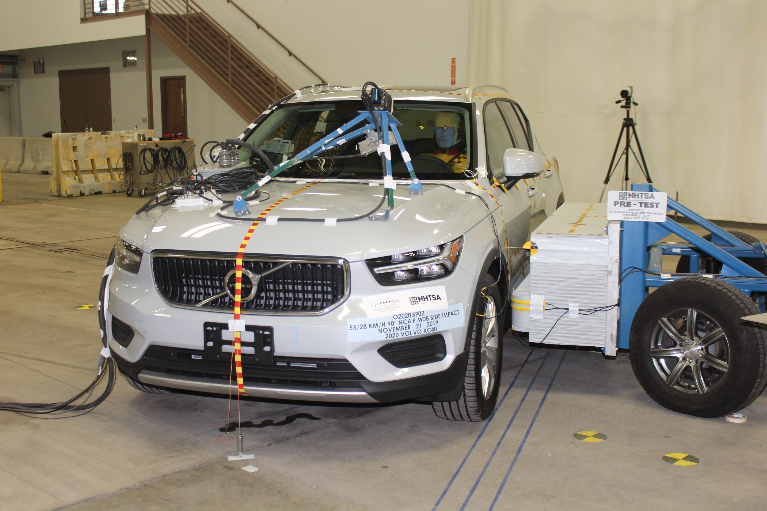 2020 VOLVO XC40 T4 crash image 17