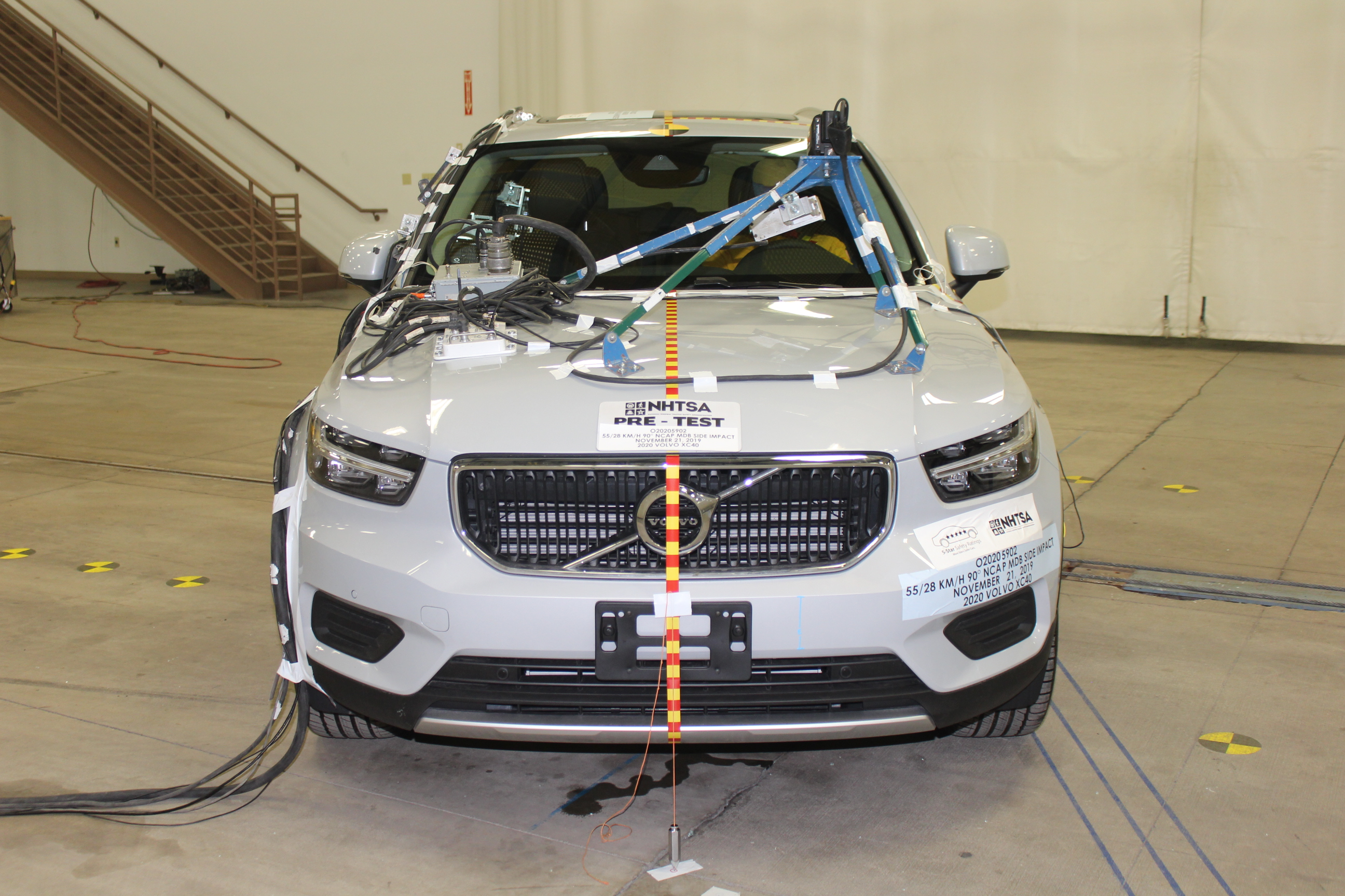 2020 VOLVO XC40 T4 crash image 3