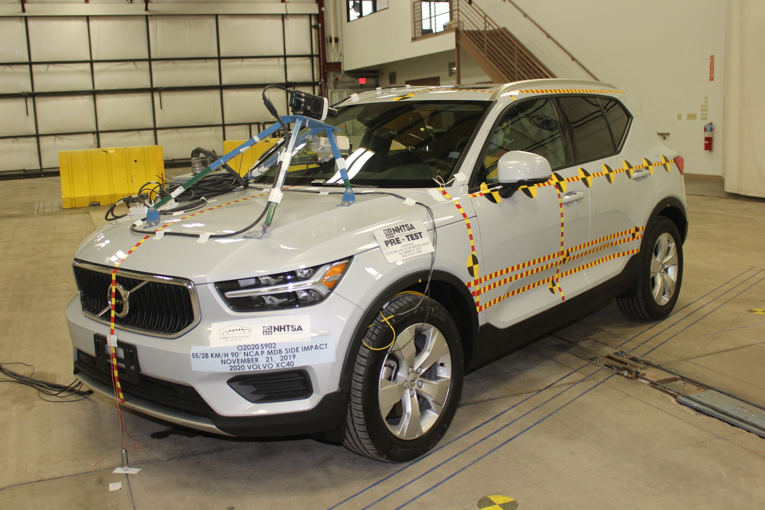 2020 VOLVO XC40 T4 crash image 5