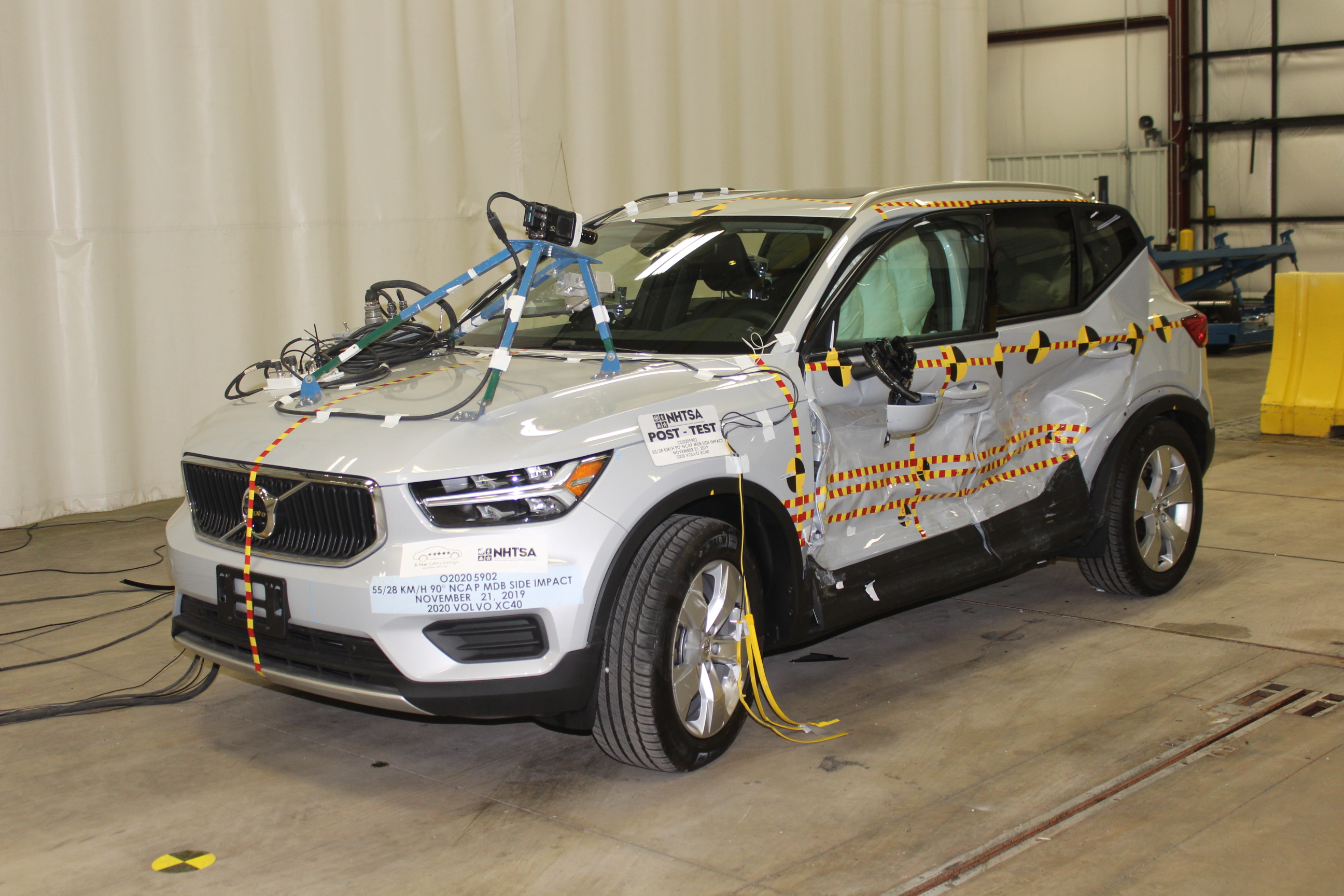 2020 VOLVO XC40 T4 crash image 6