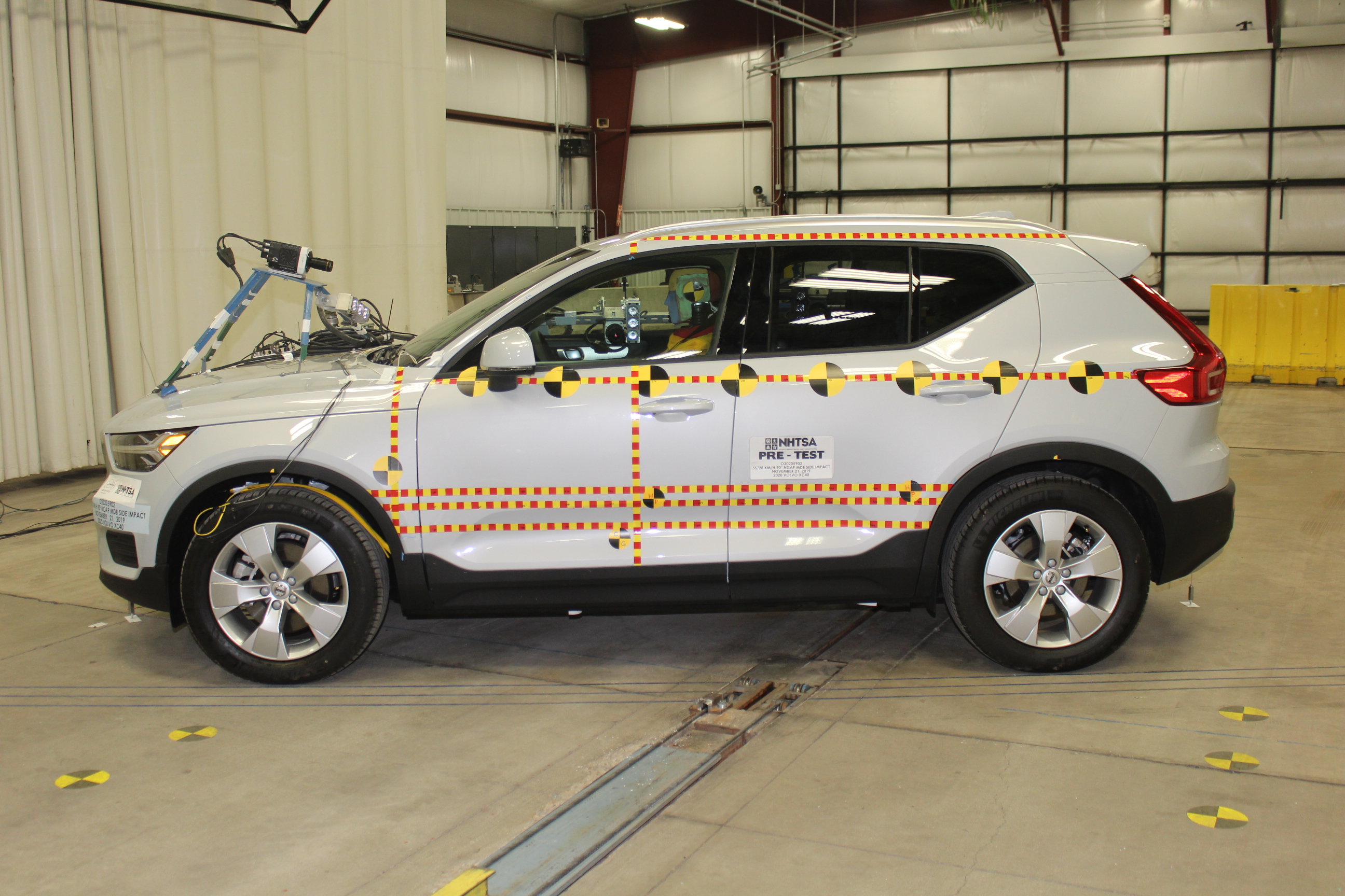 2020 VOLVO XC40 T4 crash image 7