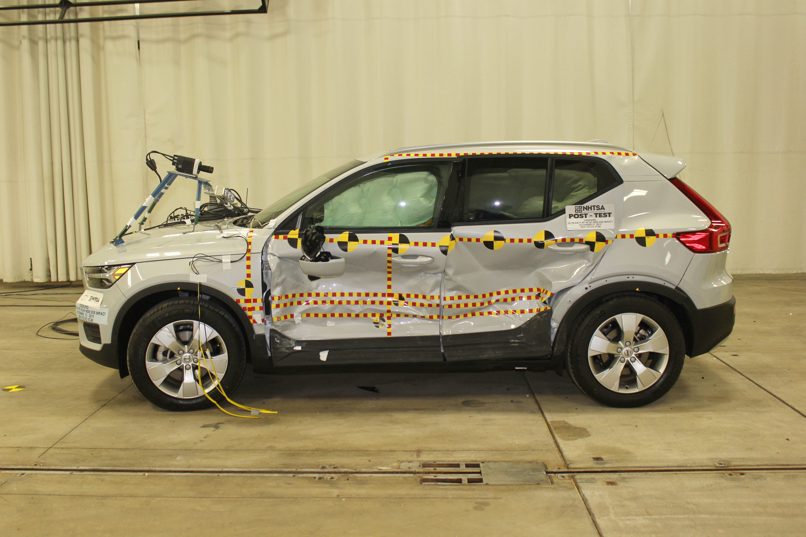 2020 VOLVO XC40 T4 crash image 8