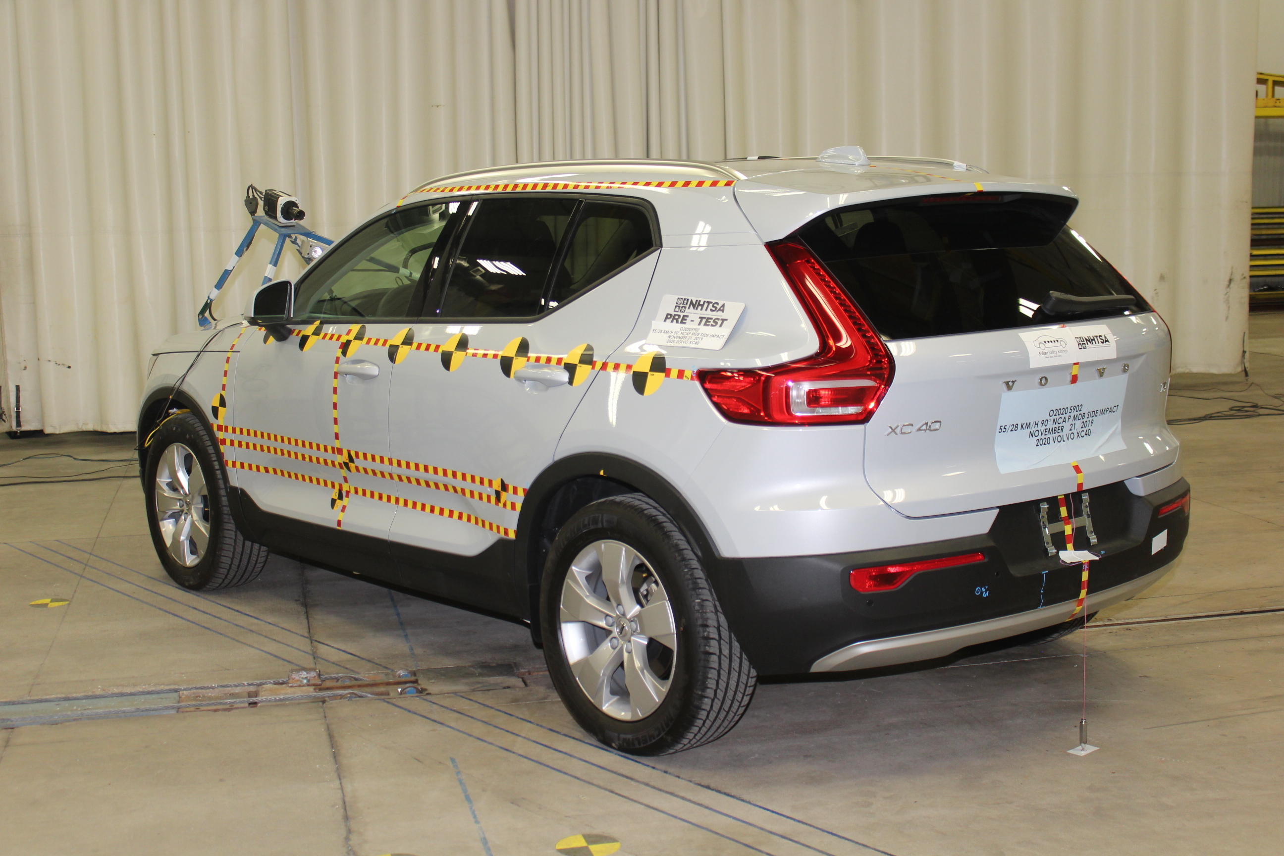 2020 VOLVO XC40 T4 crash image 9